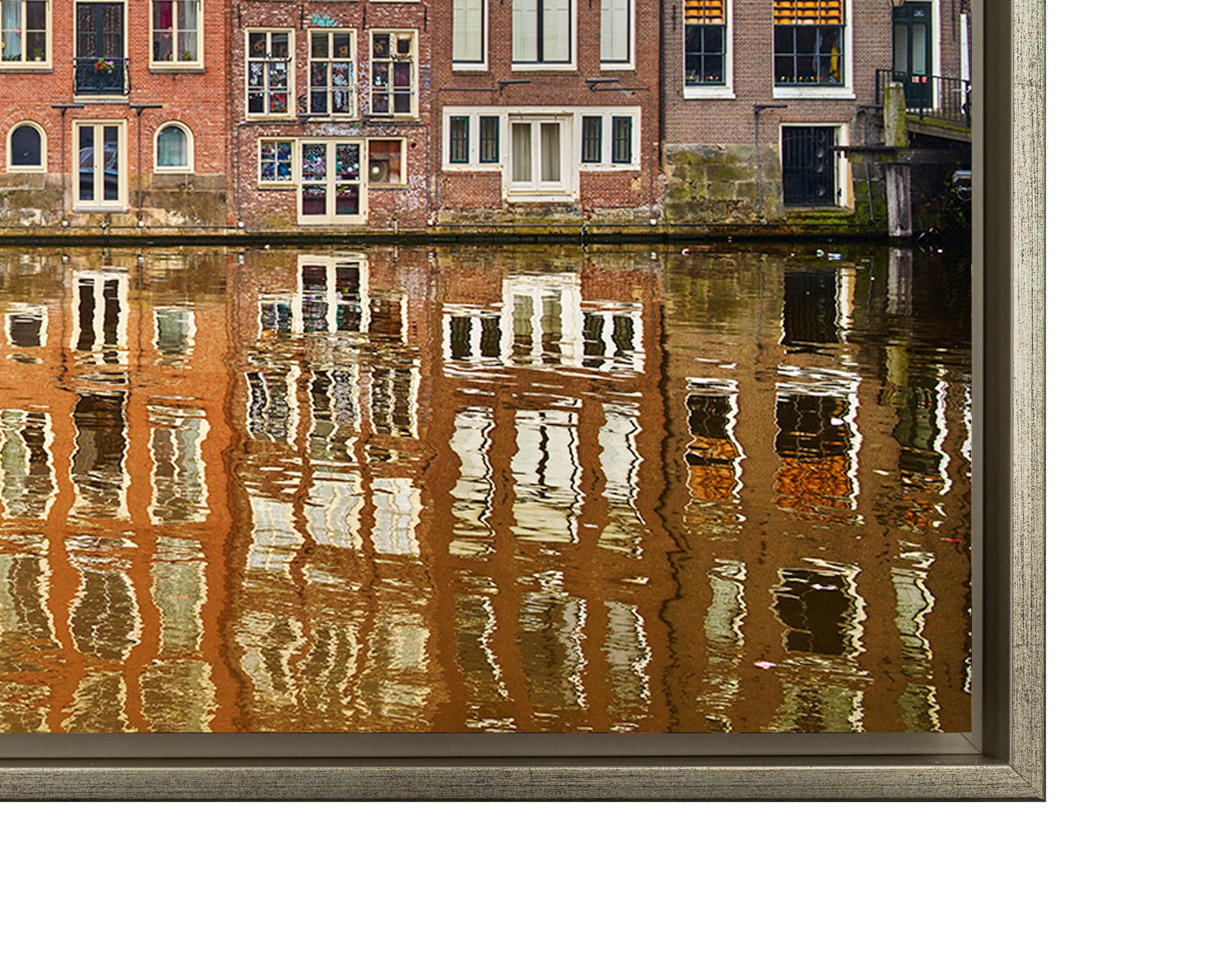 „Amsterdam-Kanal, Niederlande“, Gebäudefotografie auf Aluminium gerahmt im Angebot 3