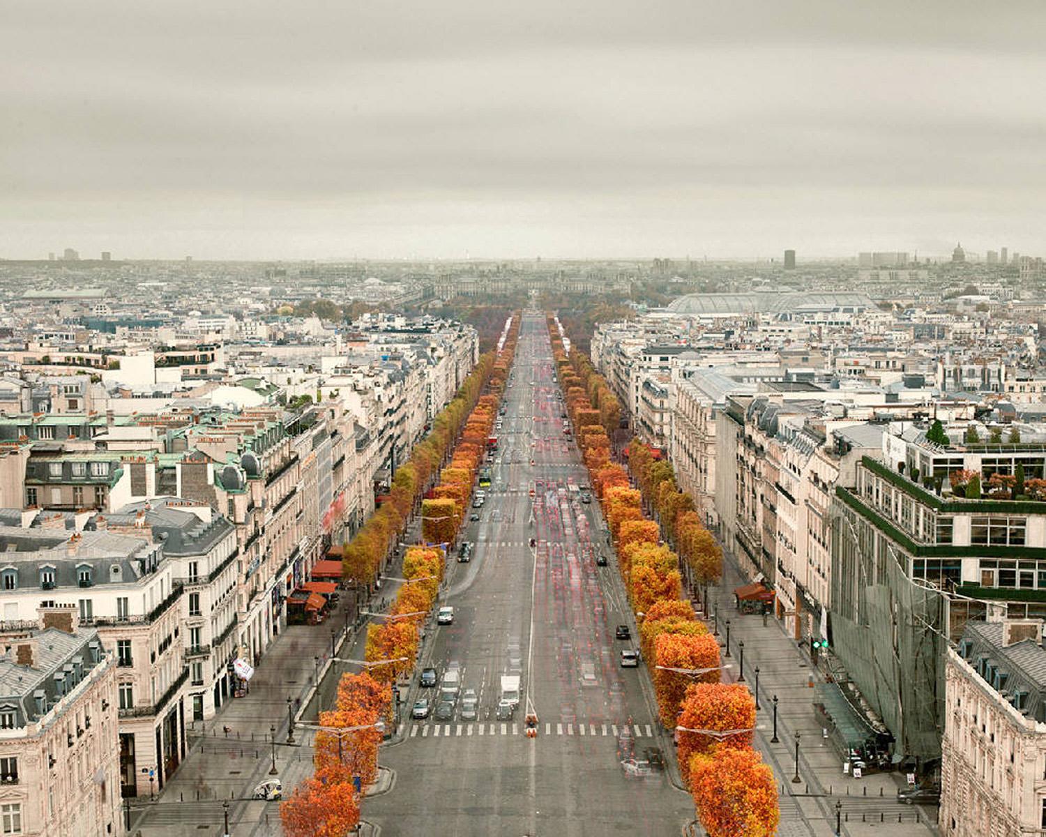Avenue des Champs-Élysées, Paris - Tirage d'archive, 44 x 55 pouces, édition limitée à 10 exemplaires, encadré