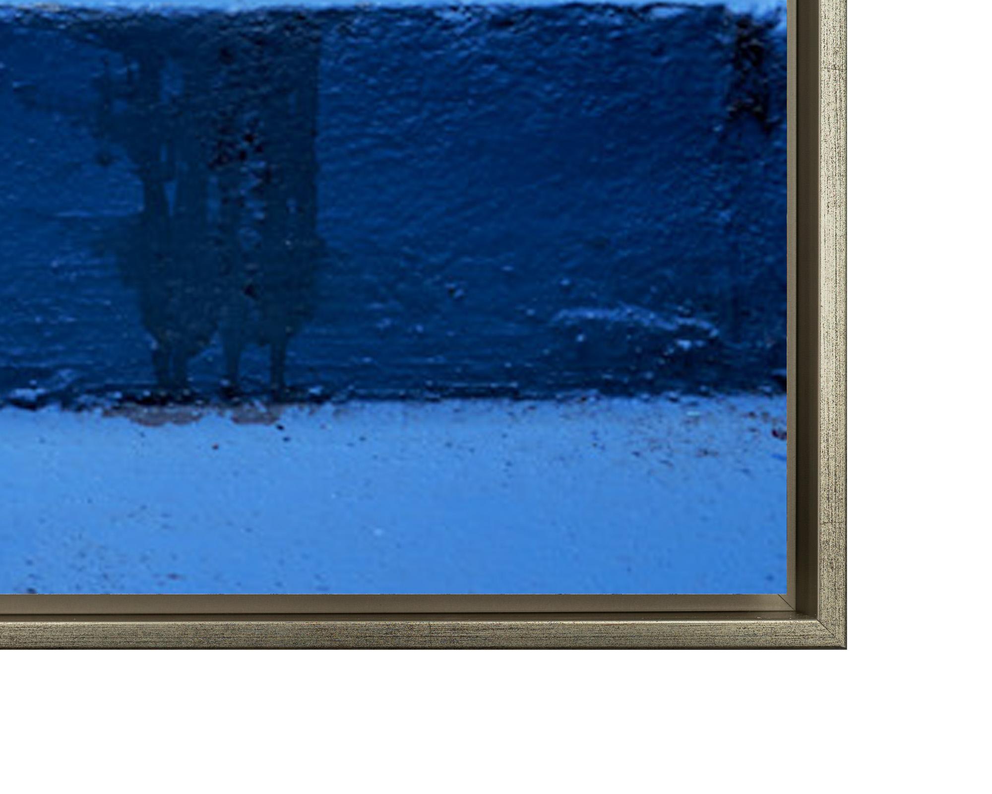 „Blue Stairs, Calpe Spain“ Architekturfotografie auf Aluminium gerahmt (Zeitgenössisch), Photograph, von David Burdeny