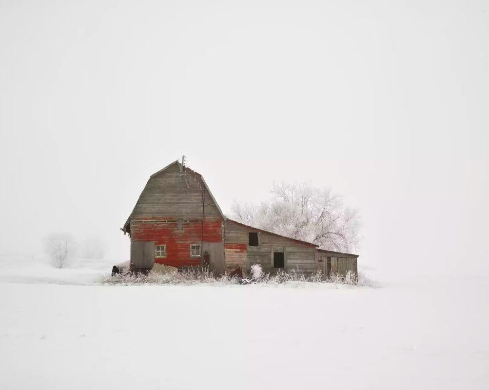 David Burdeny (geb. 1968. Winnipeg, Kanada) schloss sein Studium der Architektur und Innenarchitektur mit einem Master ab und war zu Beginn seiner Karriere in diesem Bereich tätig, bevor er sich als Fotograf etablierte. Burdeny setzt seine intime
