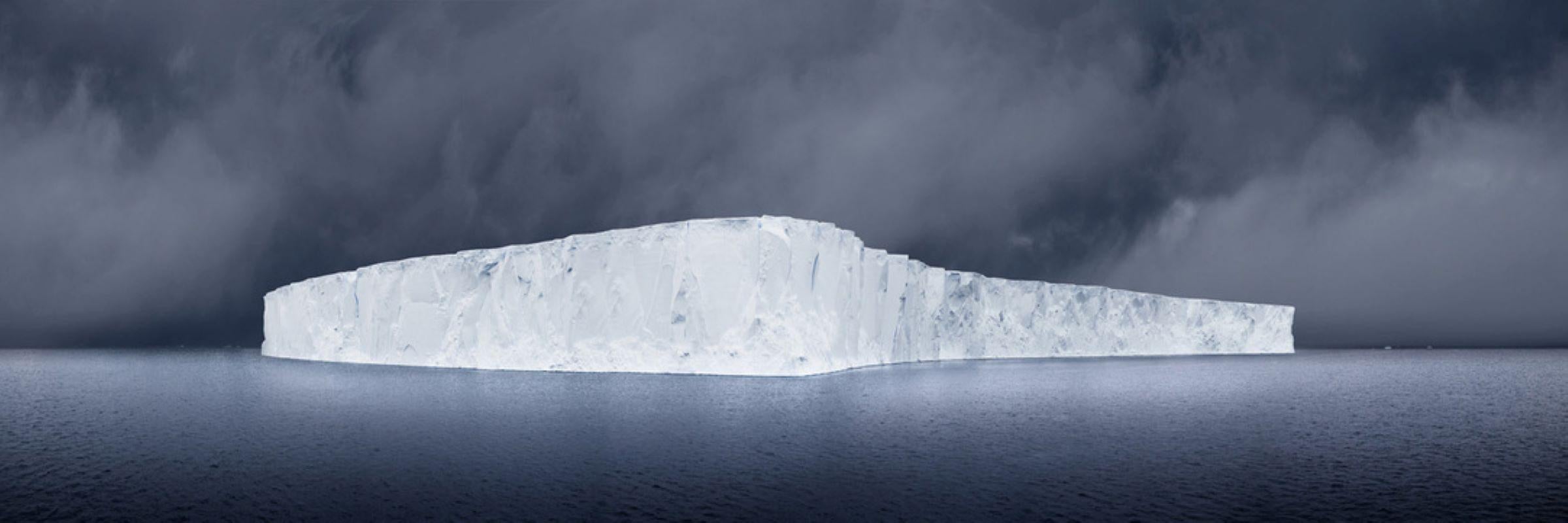 David Burdeny - Blue Montag, Antarctica, Fotografie 2020, Nachdruck