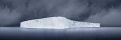 David Burdeny - Tabula gigante nella nebbia, Antartide, 2020, stampa successiva
