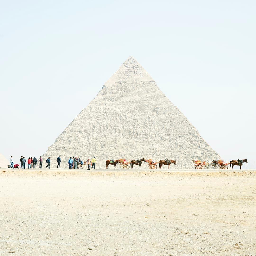 David Burdeny - Khufu avec chevaux, Giza, Égypte (photographie)