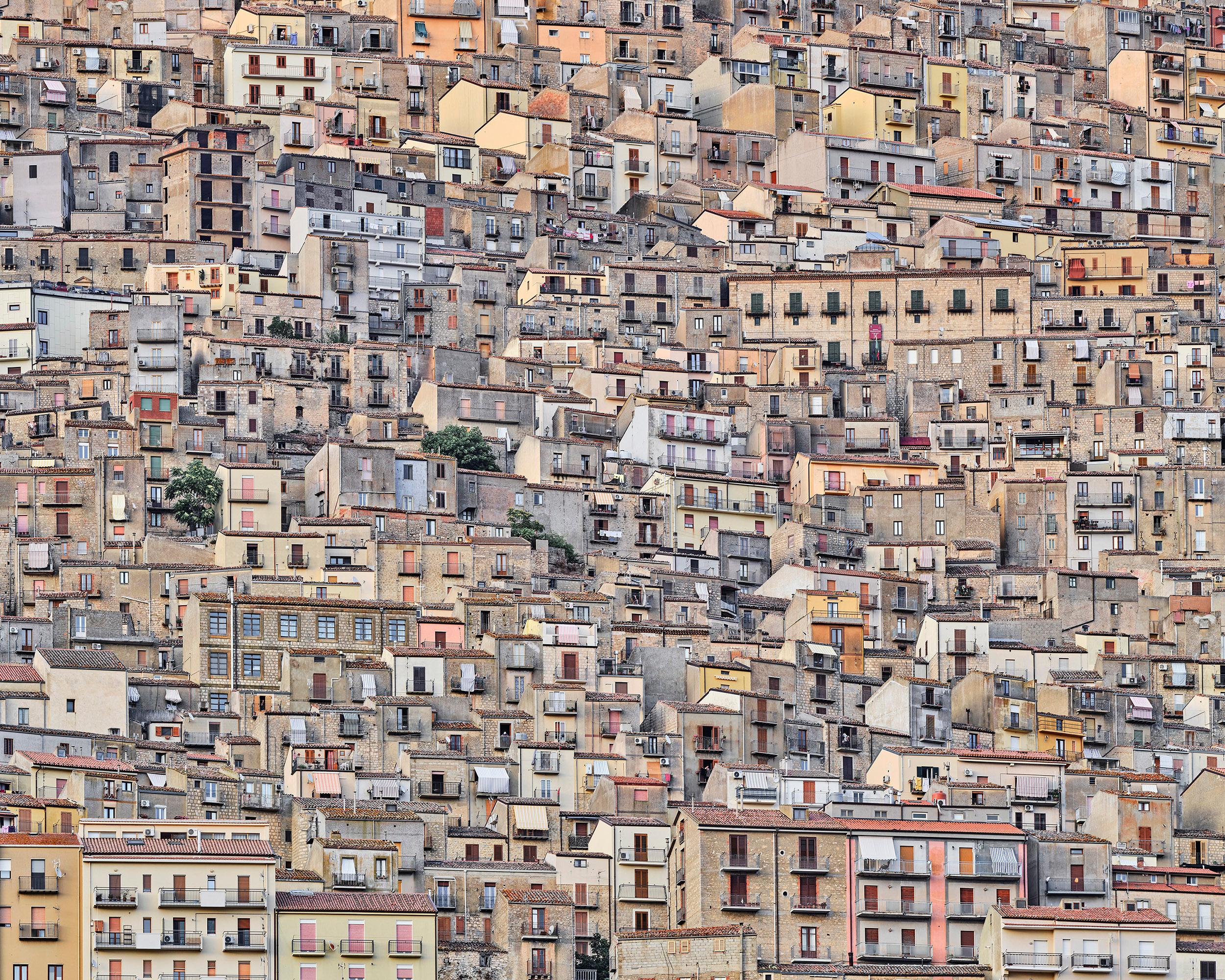 Sicile, Italie

Tailles disponibles :
21 x 26 pouces : Edition de 7 exemplaires
32 x 40 pouces : Edition de 7 exemplaires
44 x 55 pouces : Edition de 10 exemplaires
59 x 73,5 pouces : Édition de 5

David Burdeny (né en 1968. Winnipeg, Canada) a