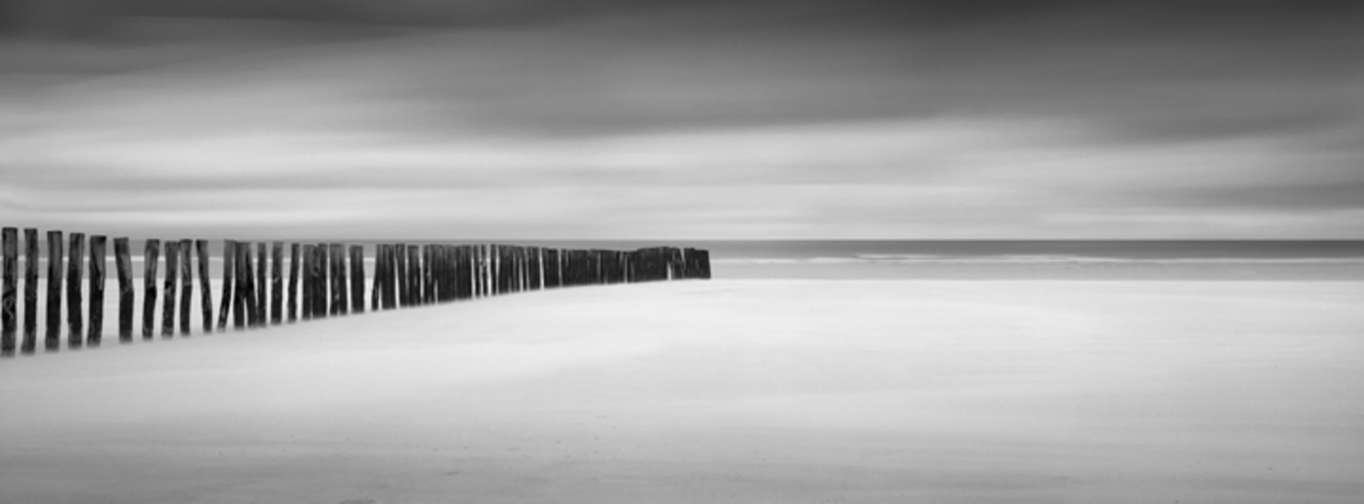 David Burdeny (nato nel 1968. Winnipeg, Canada) si è laureato con un master in Architettura e Interior Design e ha trascorso la prima parte della sua carriera esercitando la professione prima di affermarsi come fotografo. Burdeny traduce il suo