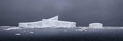 David Burdeny - Mid-day Grey, Antarctica, photographie 2020, imprimée d'après