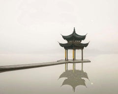 David Burdeny - Pagoda, Lake West, Hangzhou, Chine, 2011, Imprimé d'après
