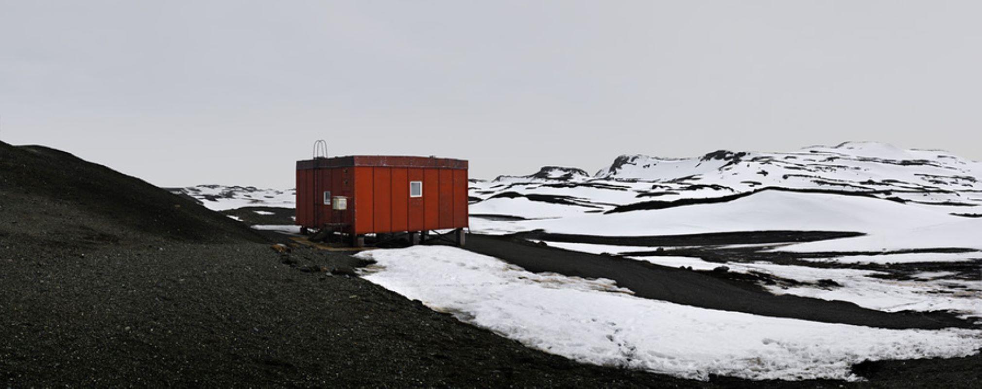 David Burdeny - Perímetro, Base Eduardo Frei, Antártida, 2020, Impresión posterior