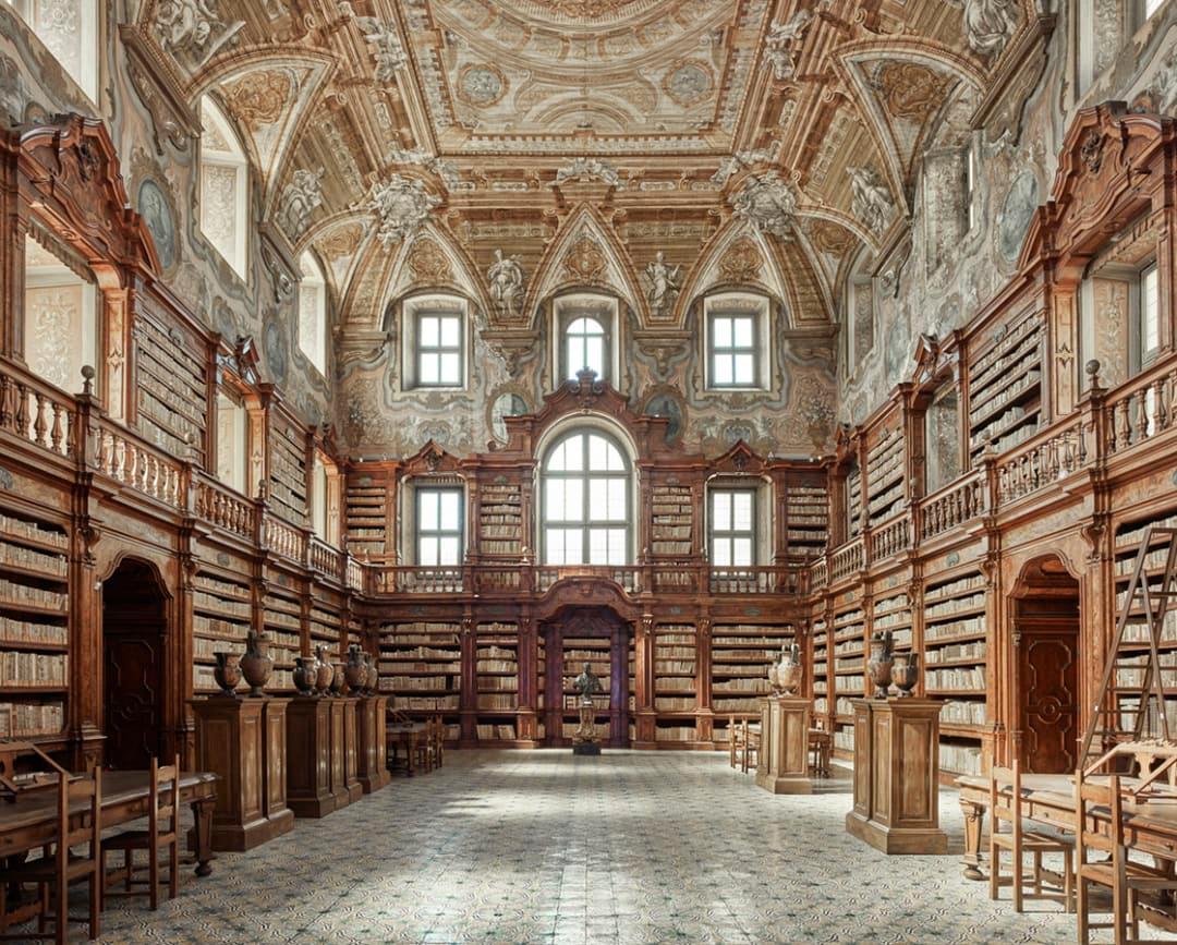 All available sizes & editions for each size of this photograph:
21” x 26" Edition of 7
32” x 40" Edition of 7
44” x 55” Edition of 10
59” x 73.5” Edition of 5

While the spaces themselves are ornate and traditional, with Burdeny mirroring the