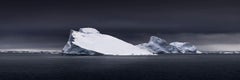 David Burdeny - Sloped, Antarctic Sound, photographie 2020, imprimée d'après