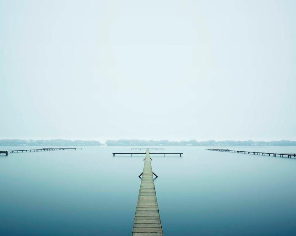 David Burdeny - Thin Dock, West Lake, Hangzhou, Chine, 2011, Imprimé d
après