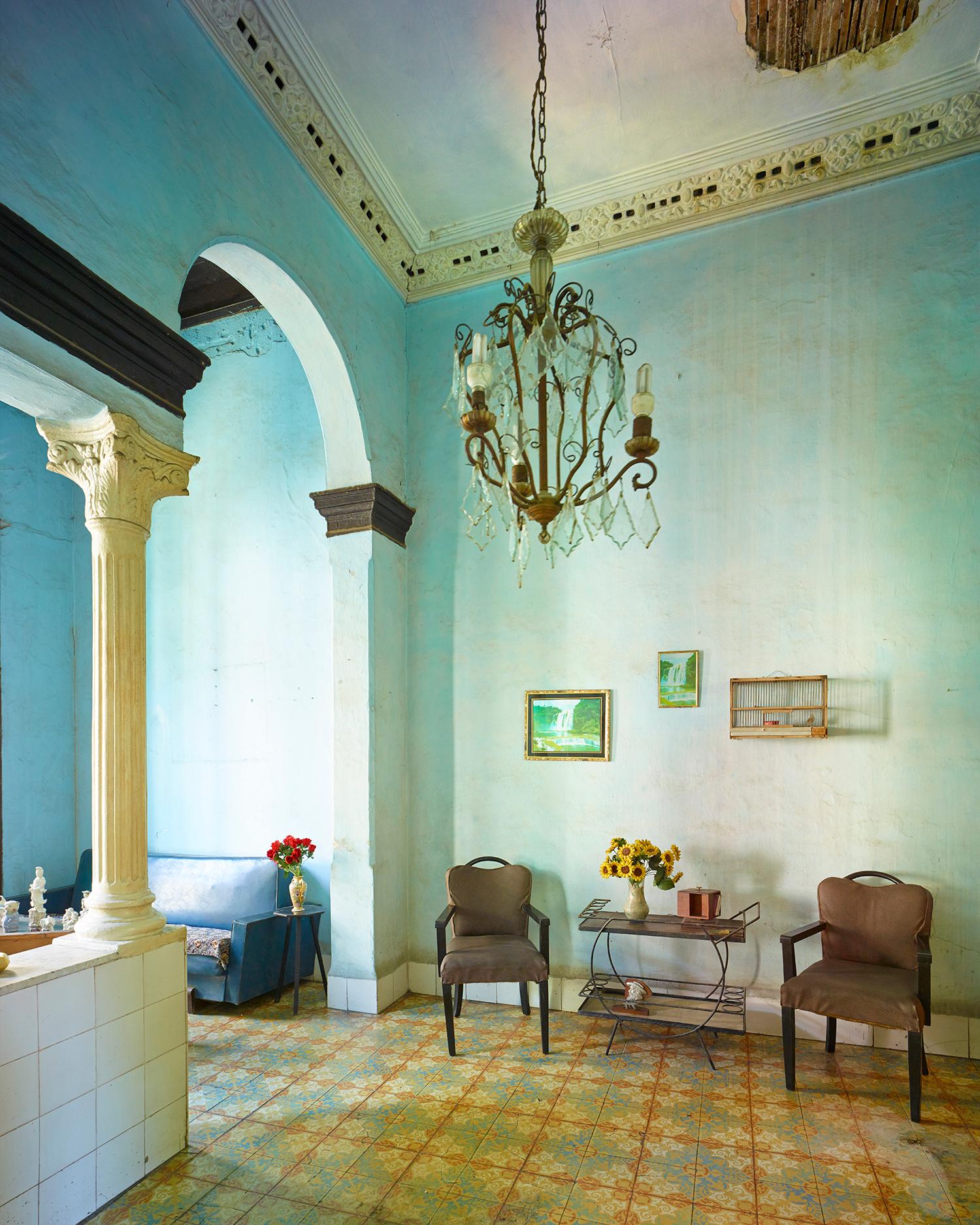 David Burdeny - Wall with Birdcage, La Havane, Cuba, 2014, Imprimé d
après