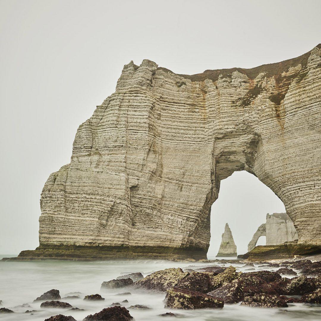 Manneport según Monet Etretat, Normandía, Francia - Photograph de David Burdeny