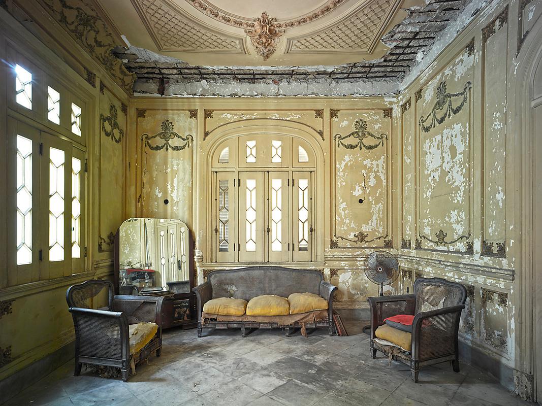 Landscape Photograph David Burdeny - Record Room, La Havane, Cuba