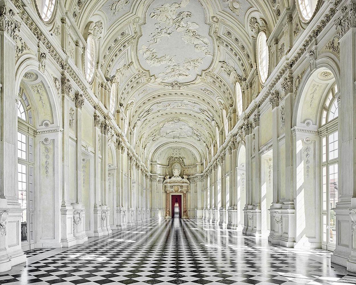 Archivpigmentdruck - Aufgespannt und gerahmt

60 x 75 Zoll - Auflage von 5

Fragen Sie uns nach individuellen Einrahmungsmöglichkeiten.

CHROMA präsentiert die EUROPA-Reihe von David Burdeny. Limitierte Auflage, mit Echtheitszertifikat, Unterschrift