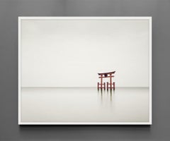 Torii, Lago Biwa, Giappone, stampa a pigmenti d'archivio, incorniciata, tiratura di 10 esemplari
