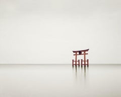 Torii, Lago Biwa, Giappone, stampa a pigmenti d'archivio, incorniciata, tiratura di 7 esemplari