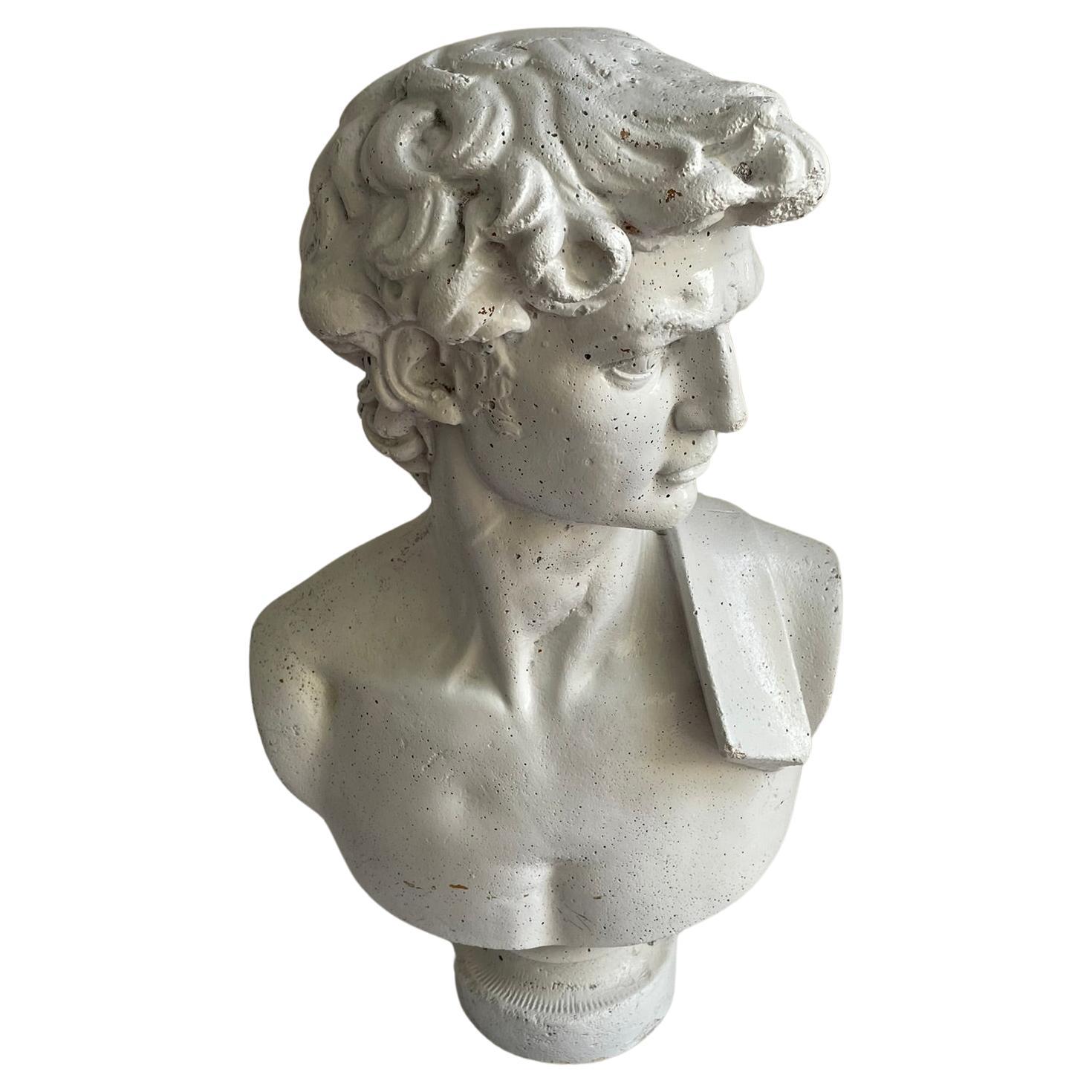 Uno splendido busto in gesso bianco del 