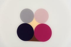 Natura morta viola 3 - luminosa, geometrica post-minimalista, acrilico su plexiglass