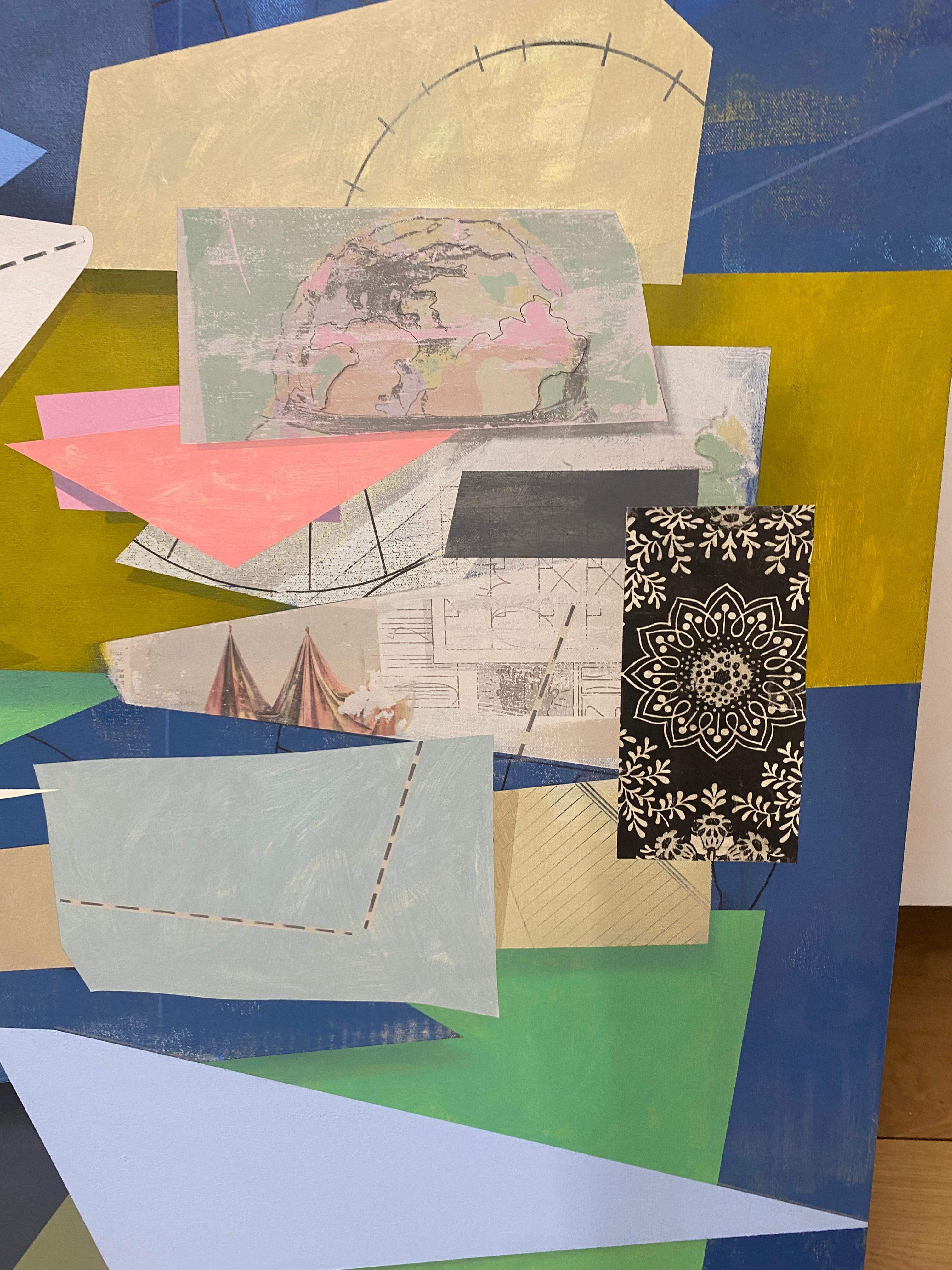 En este cuadro abstracto geométrico contemporáneo pintado al óleo sobre lino, las formas de bordes duros en luminoso verde Kelly, amarillo, amarillo oscuro, azul cobalto, marfil y un motivo floral en blanco y negro son vibrantes sobre un fondo azul