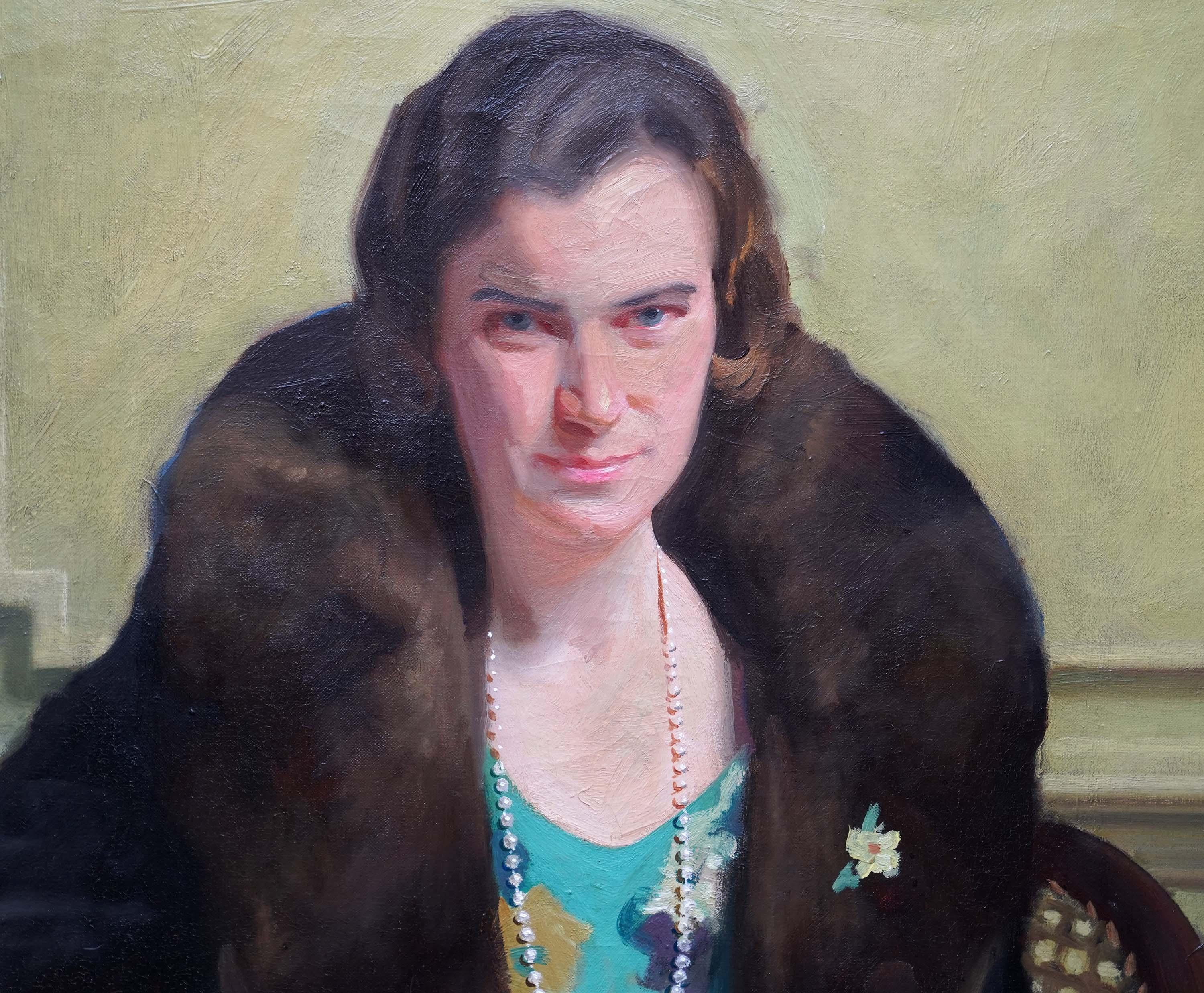 Porträt einer Dame in grünem Kleid - schottisches Art-Déco-Ölgemälde aus den 1930er Jahren (Schwarz), Portrait Painting, von David Cowan Dobson
