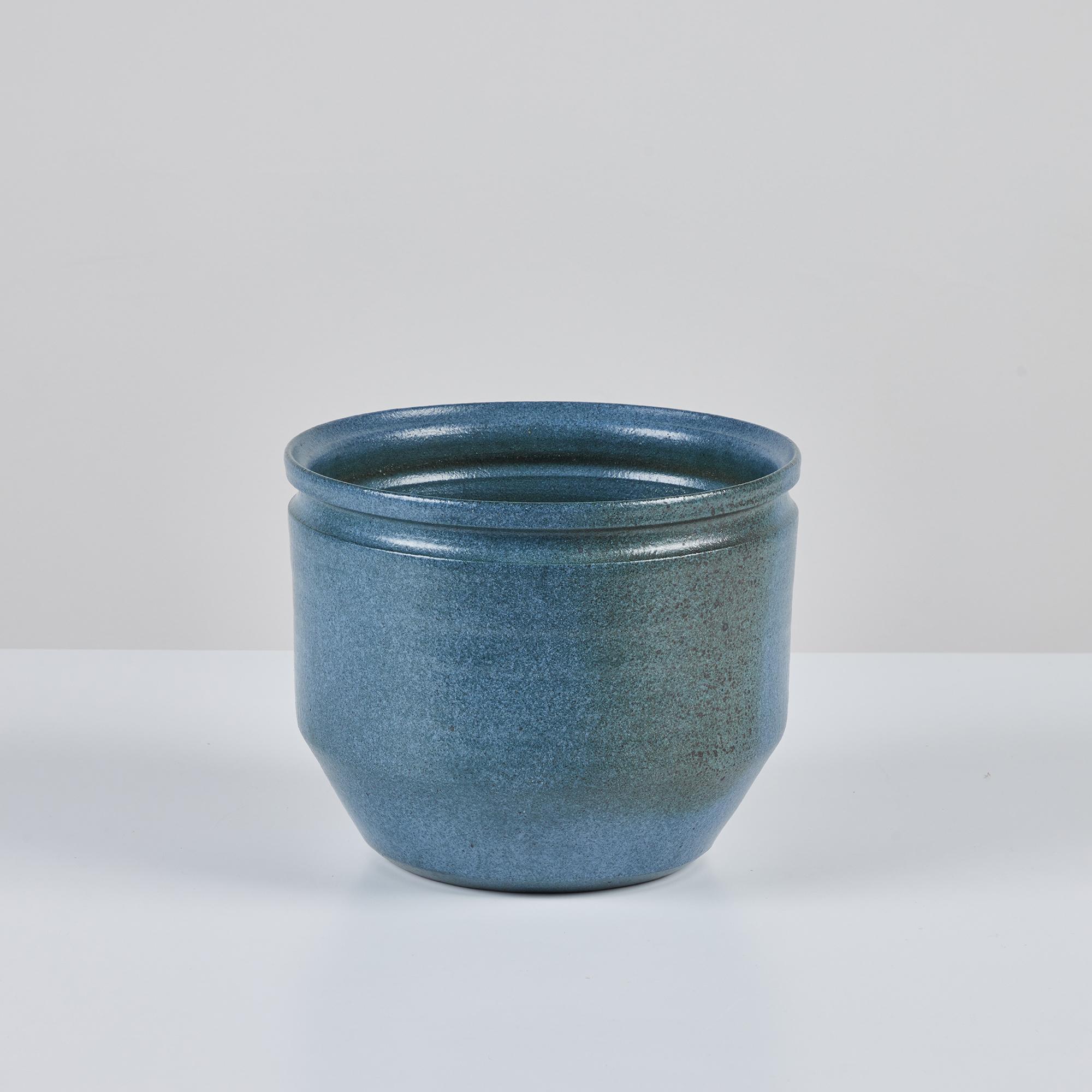 Ceramic bowl planter from David Cressey and Robert Maxwell for Earthgender, c.1970s, USA. The table top sized planter has a blue speckle glazed interior and exterior with slightly bowed sides and a flattened lip. 

Dimensions
10.5