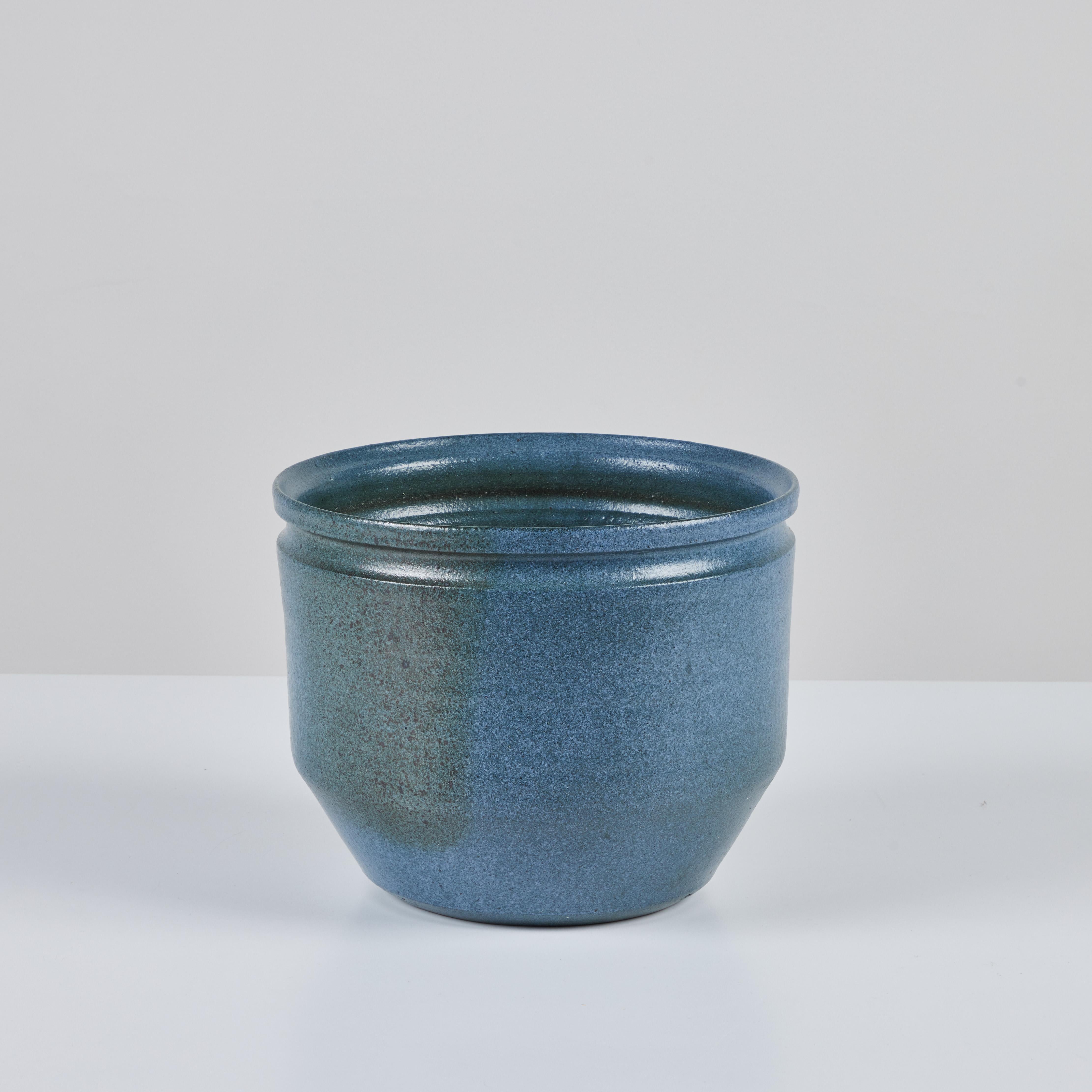 David Cressey and Robert Maxwell Blue Speckle Glazed Planter for Earthgender In Excellent Condition For Sale In Los Angeles, CA