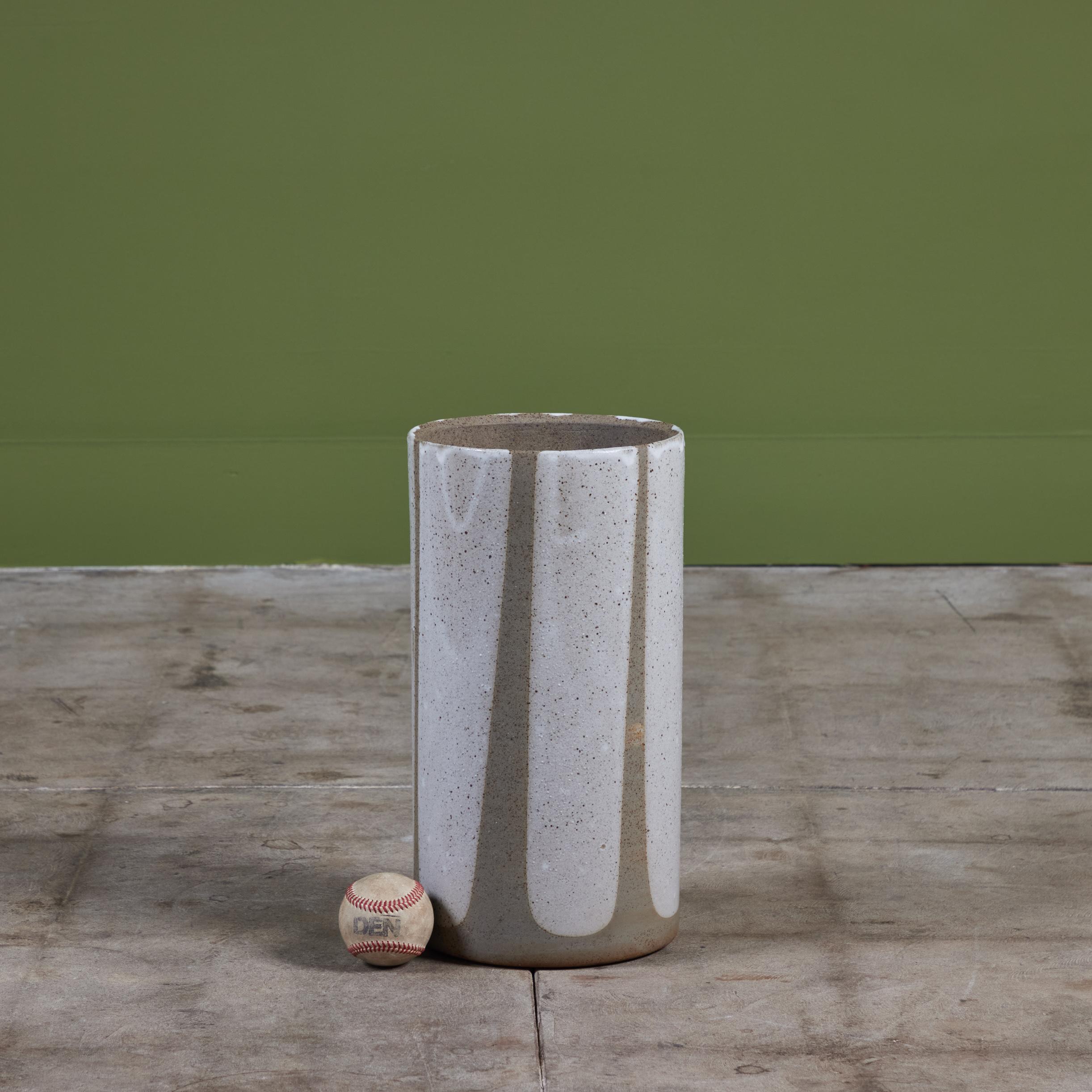 Mid-Century moderno David Cressey Vaso cilindrico con smalto a fiamma per Architectural Pottery in vendita