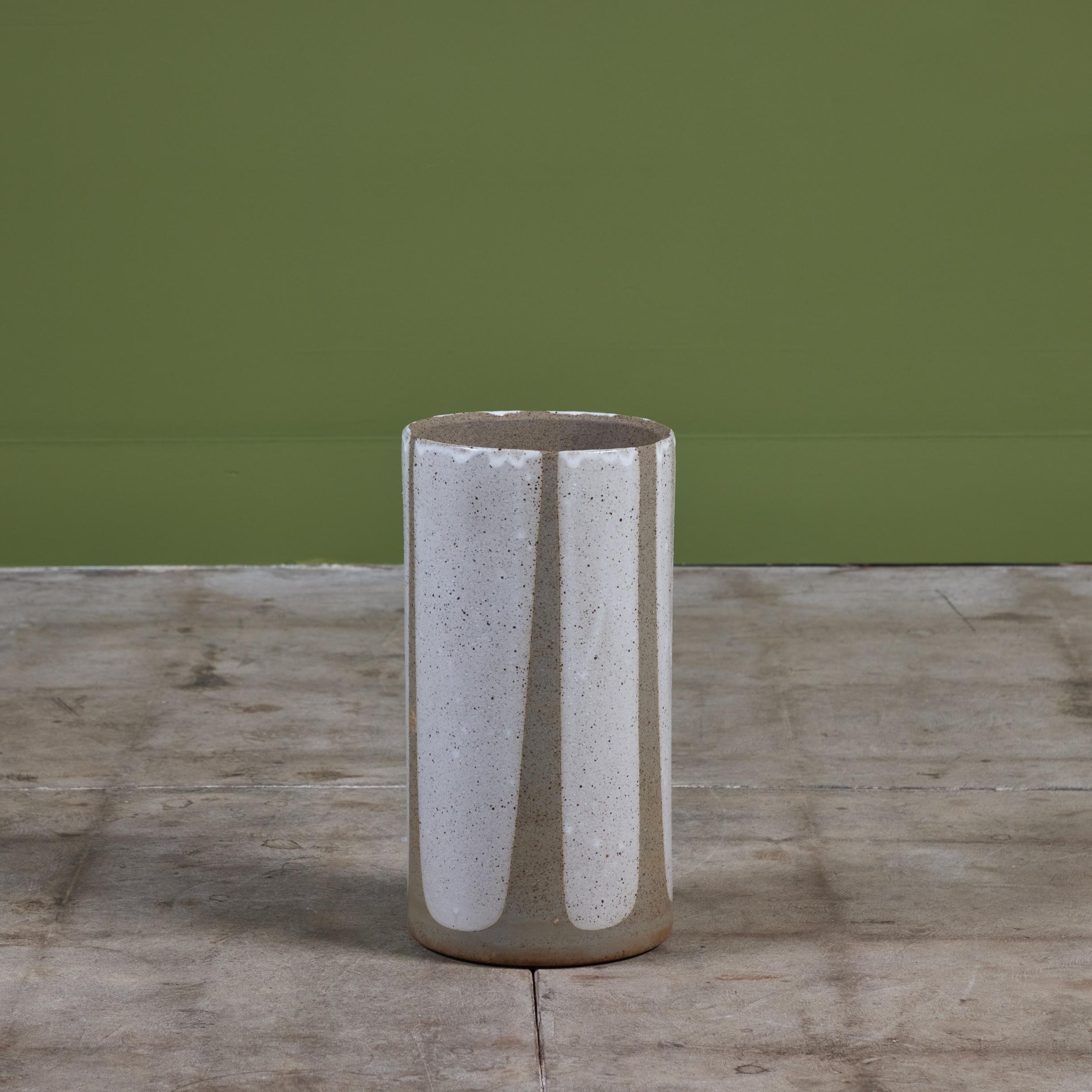 Ceramica David Cressey Vaso cilindrico con smalto a fiamma per Architectural Pottery in vendita