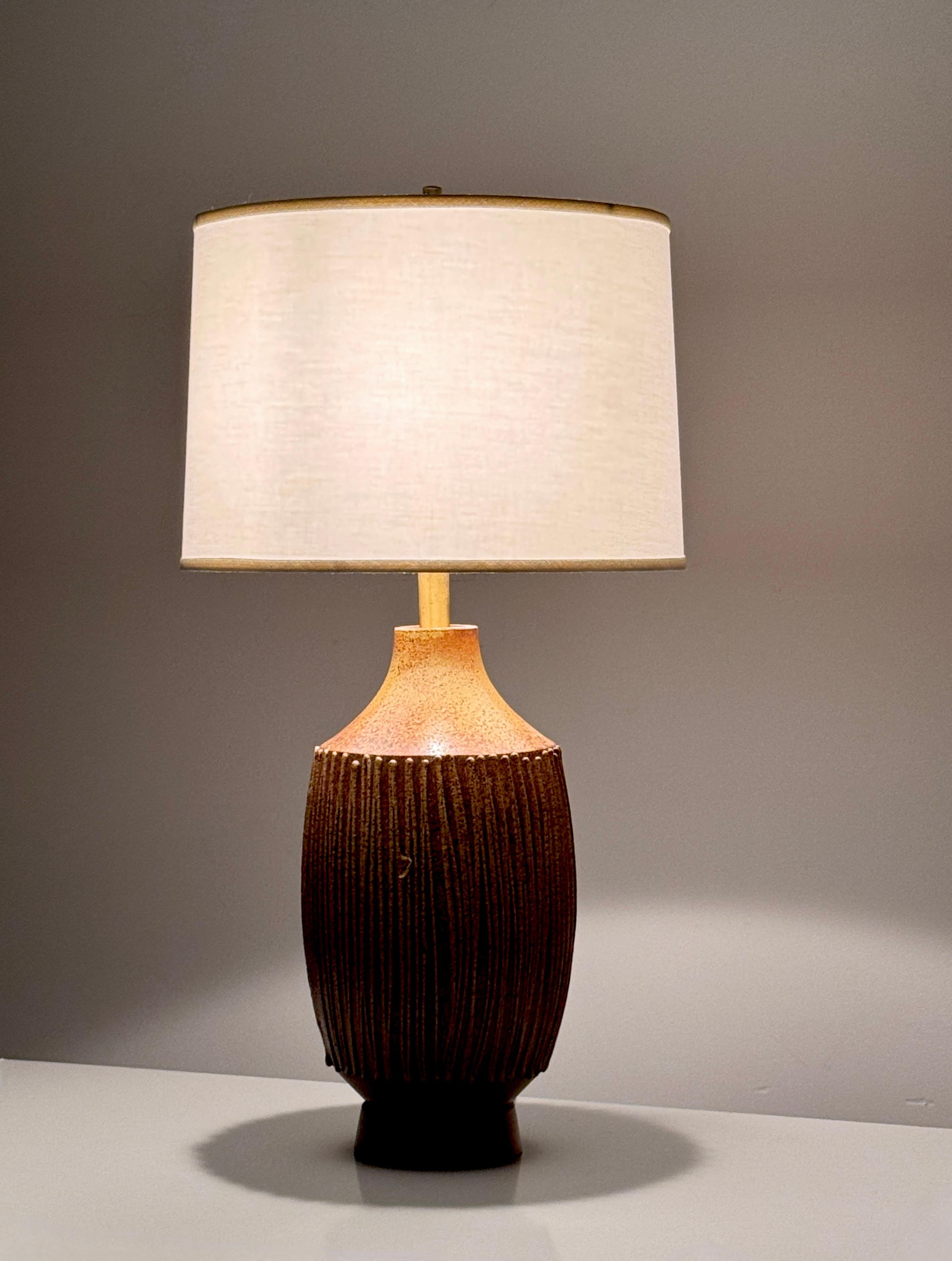 Américain David Cressey Drip Glaze Stoneware Ceramic Table Lamp for Architectural Pottery (lampe de table en grès pour poterie architecturale) en vente
