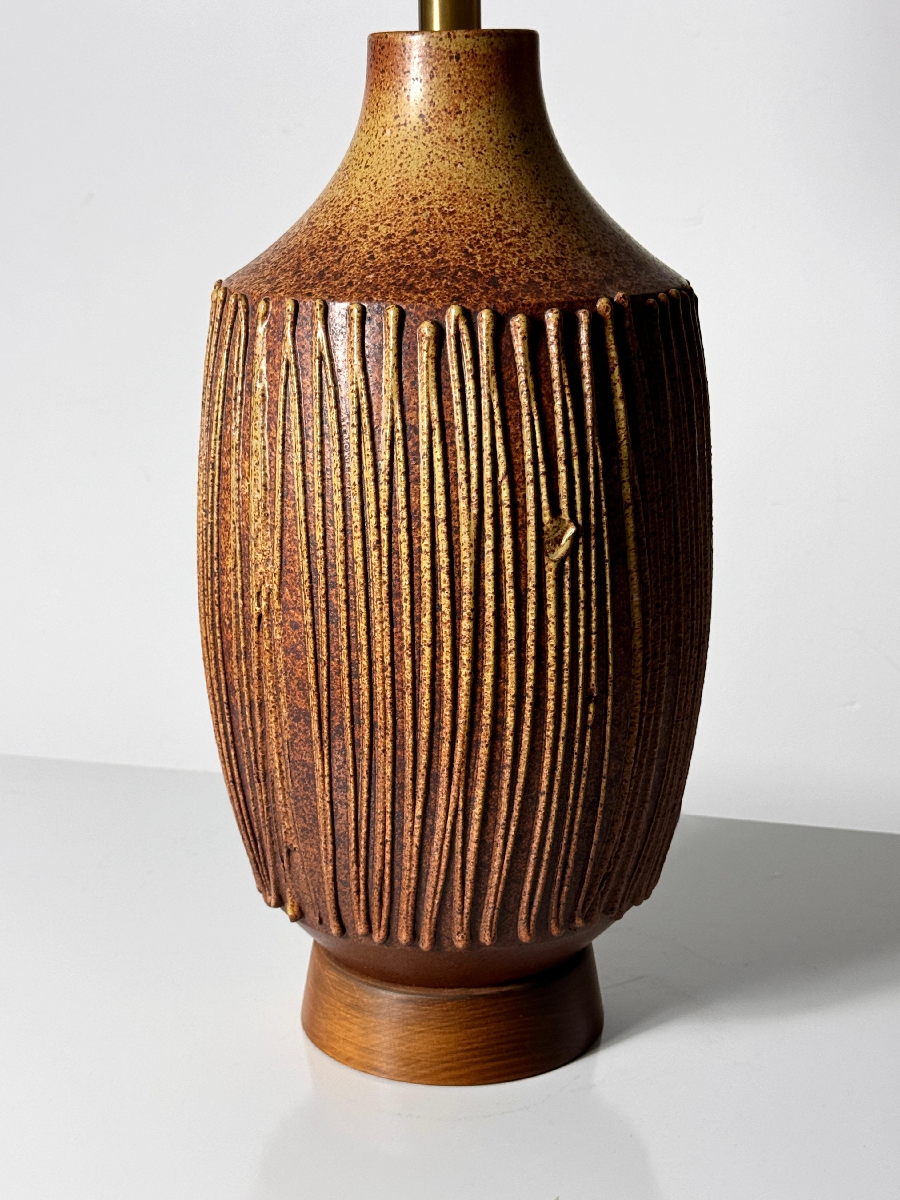 David Cressey Drip Glaze Stoneware Ceramic Table Lamp for Architectural Pottery (lampe de table en grès pour poterie architecturale) Bon état - En vente à Troy, MI