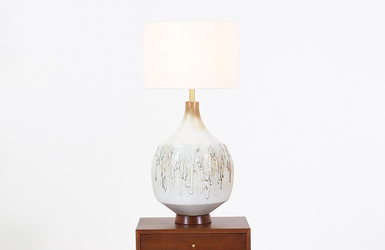 Ceramic table lamp designed by David Cressey for Architectural Pottery in the United States in the 1960s. Crafted with ceramic, this table lamp has an oblong body with prominent drip texture and a mix of colors that contrast beautifully with the