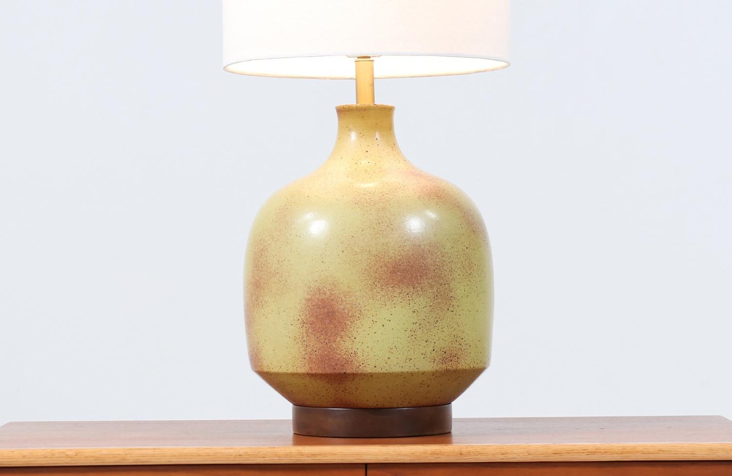 Milieu du XXe siècle Lampe de table en céramique Pro Artisan vert olive David Cressey pour Architectural Potte en vente