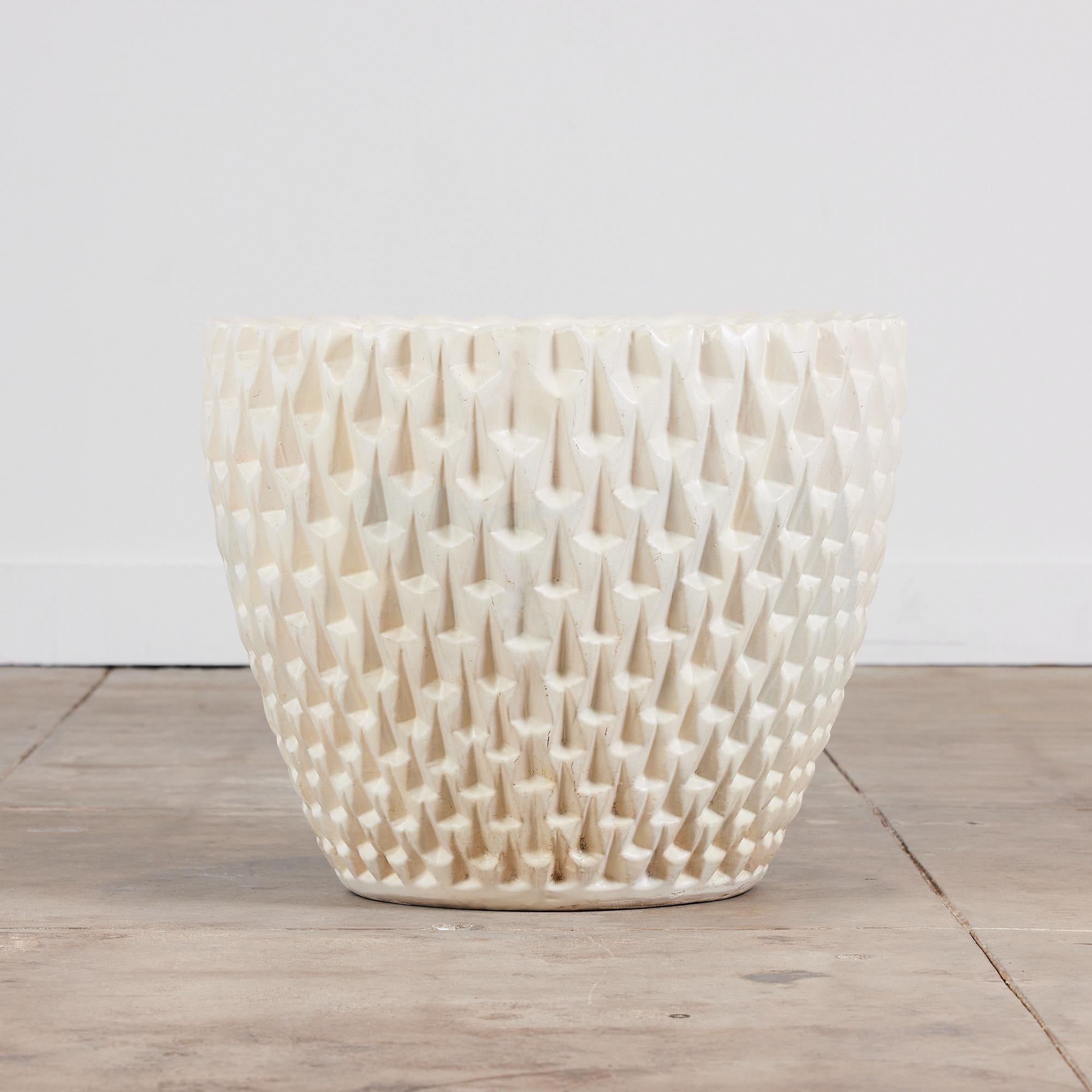 David Cressey Phoenix-1 Pflanzgefäß in weißer Glasur für Architectural Pottery (Moderne der Mitte des Jahrhunderts) im Angebot