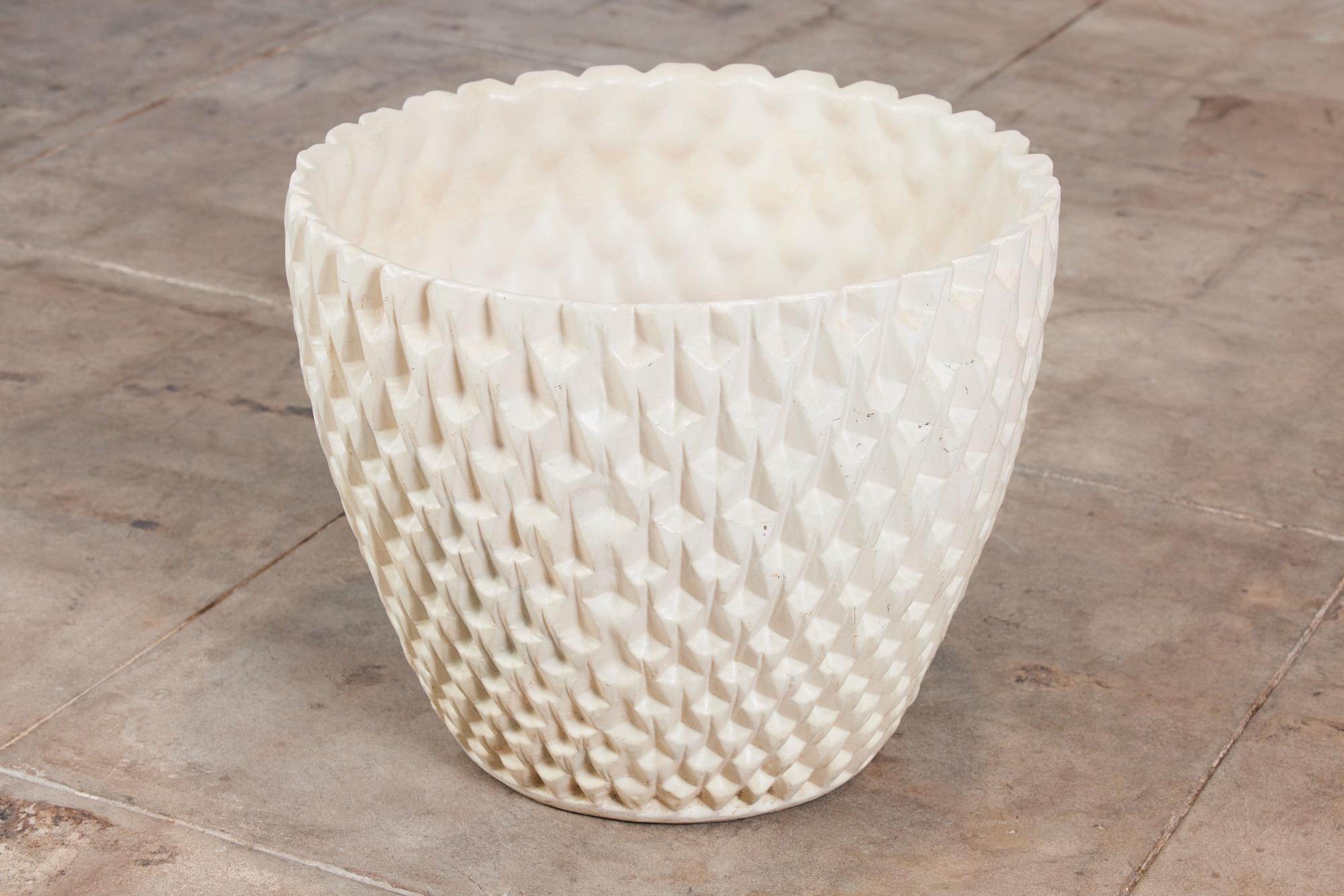 Vernissé Jardinière Phoenix-1 de David Cressey en glaçure blanche pour la poterie architecturale en vente