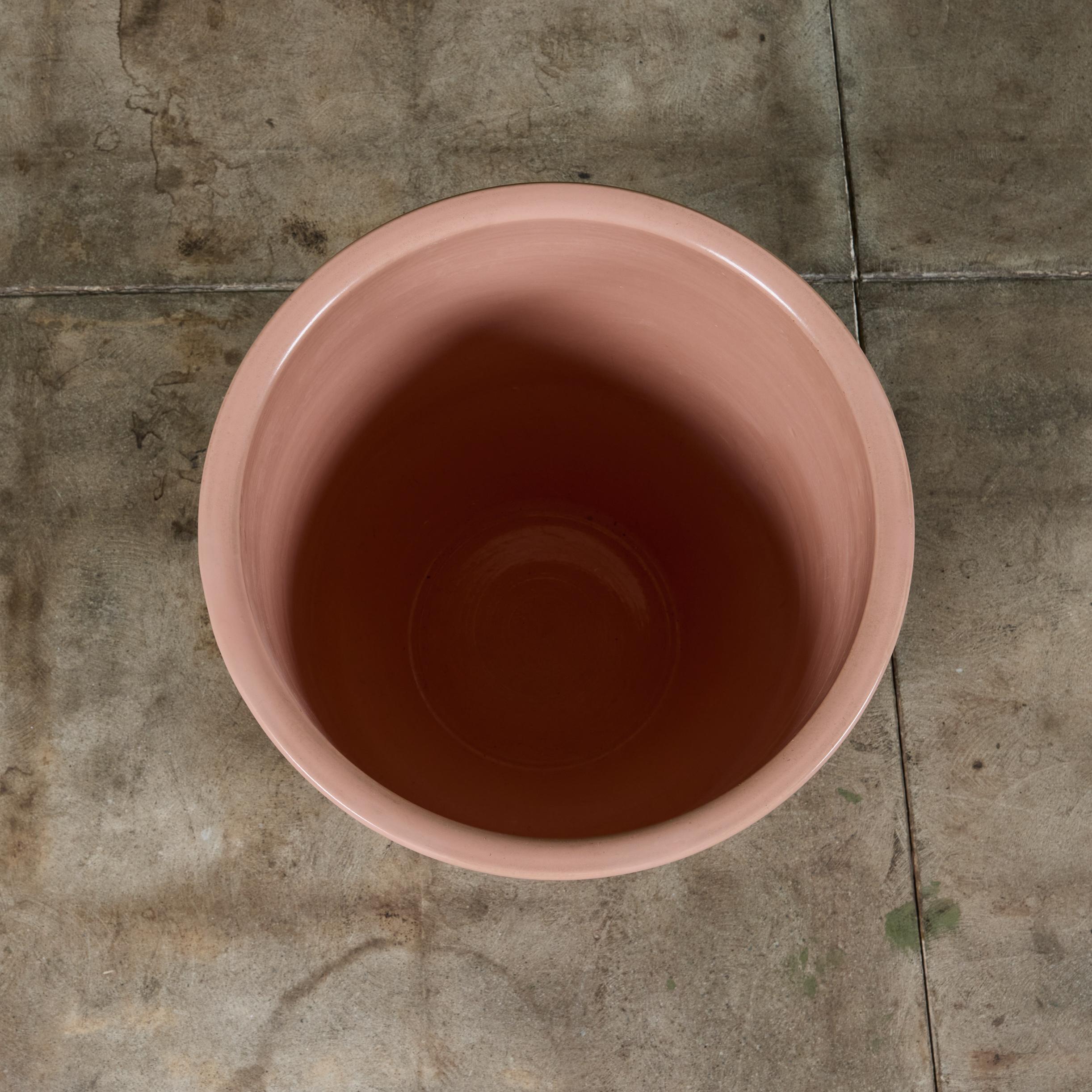 20ième siècle David Cressey Pink Glazed Bullet Planter pour Architectural Pottery en vente