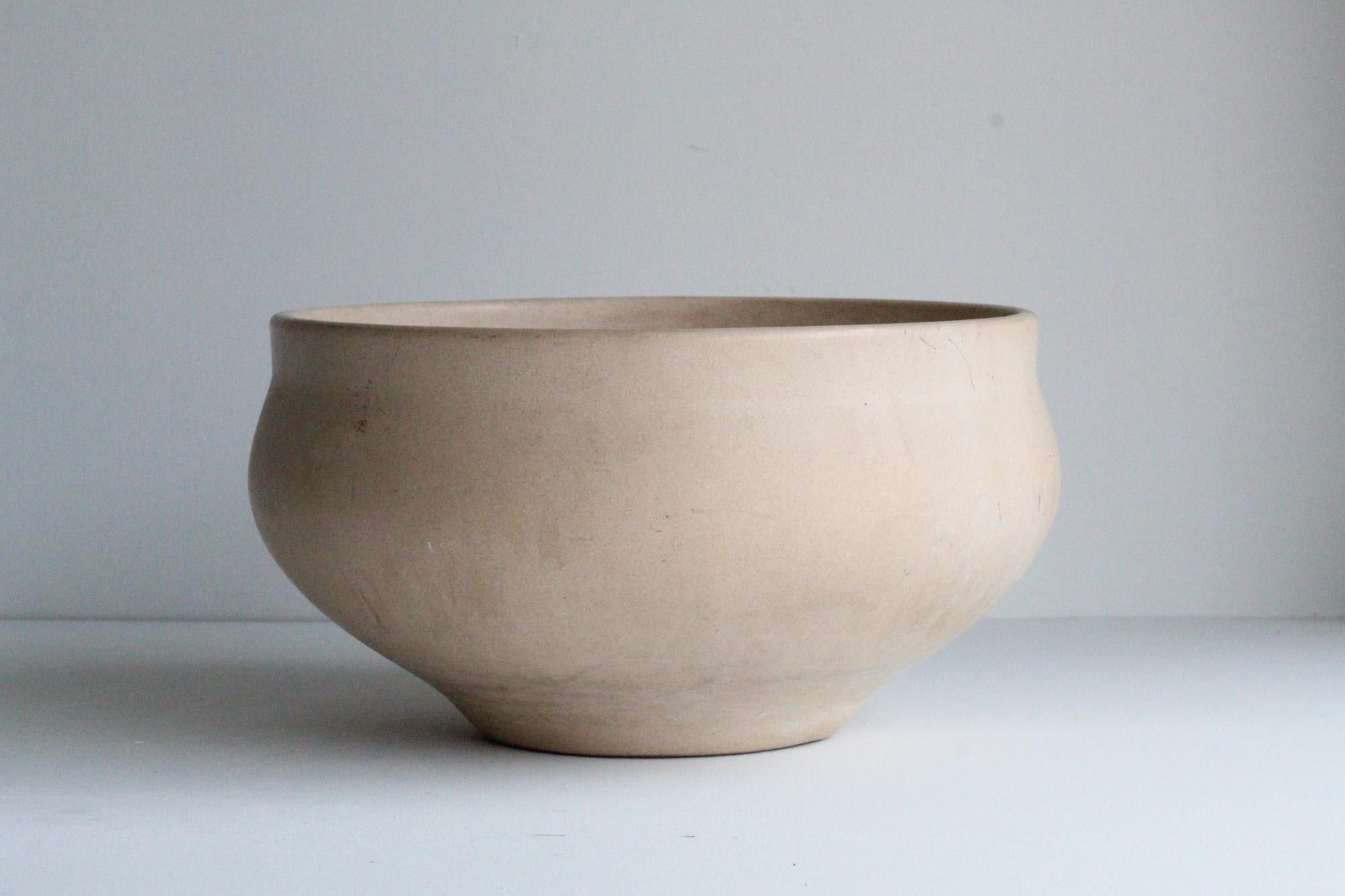 A Mid-Century Modern ceramic bowl planter from David Cressey's Pro/Artisan collection for Architectural Pottery. The stoneware planter has an off-white neutral tone, with slightly bowed sides. David Cressey planter has a single drainage hole in the