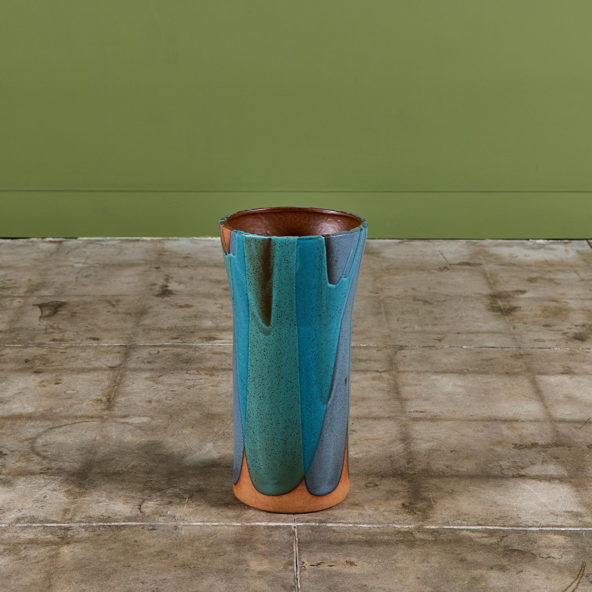 Fioriera di David Cressey per la collezione Pro/Artisan di Architectural Pottery, con la firma di David Cressey 