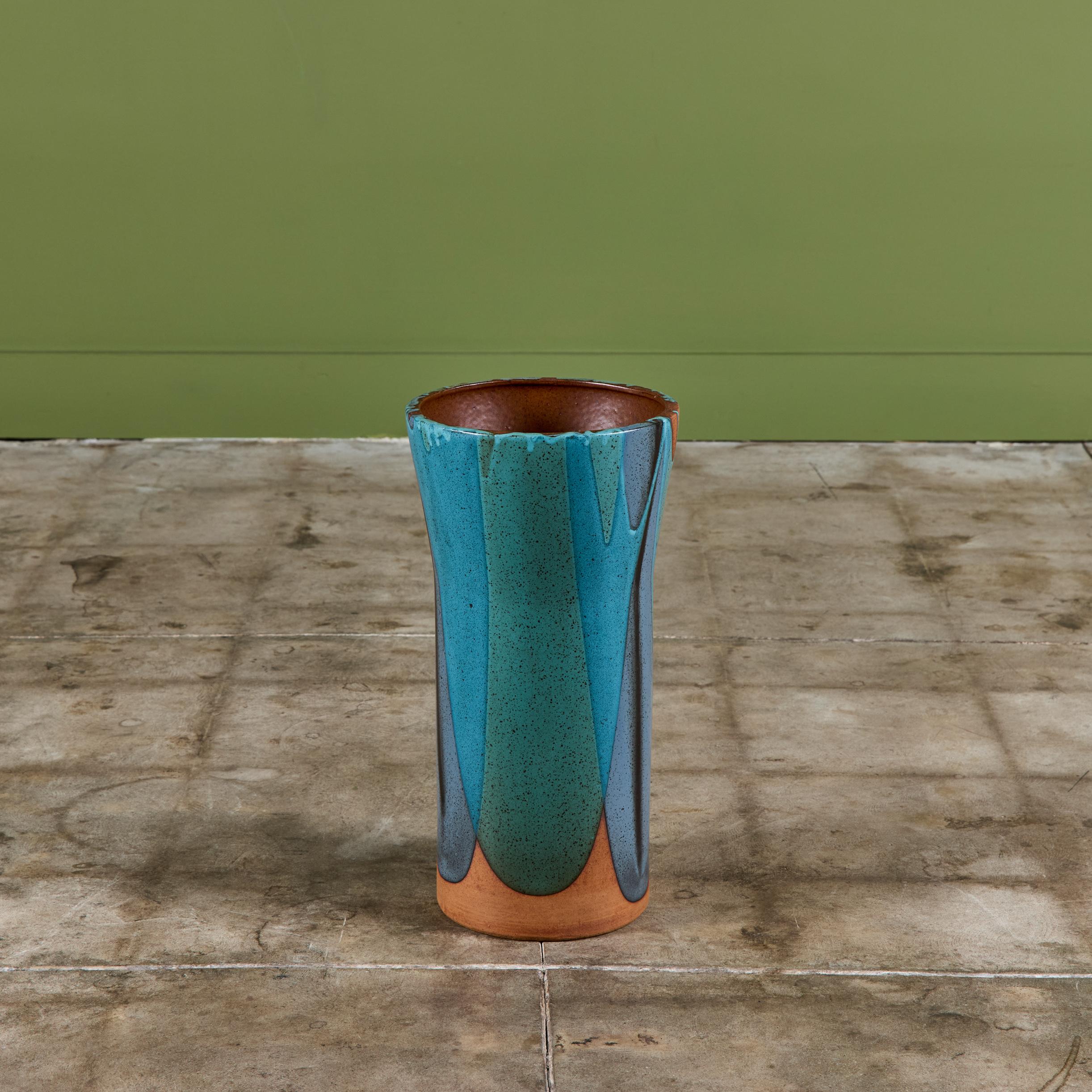 Smaltato David Cressey Pro/Artisan Urna di sabbia blu smaltata a fiamma per Architectural Pottery in vendita