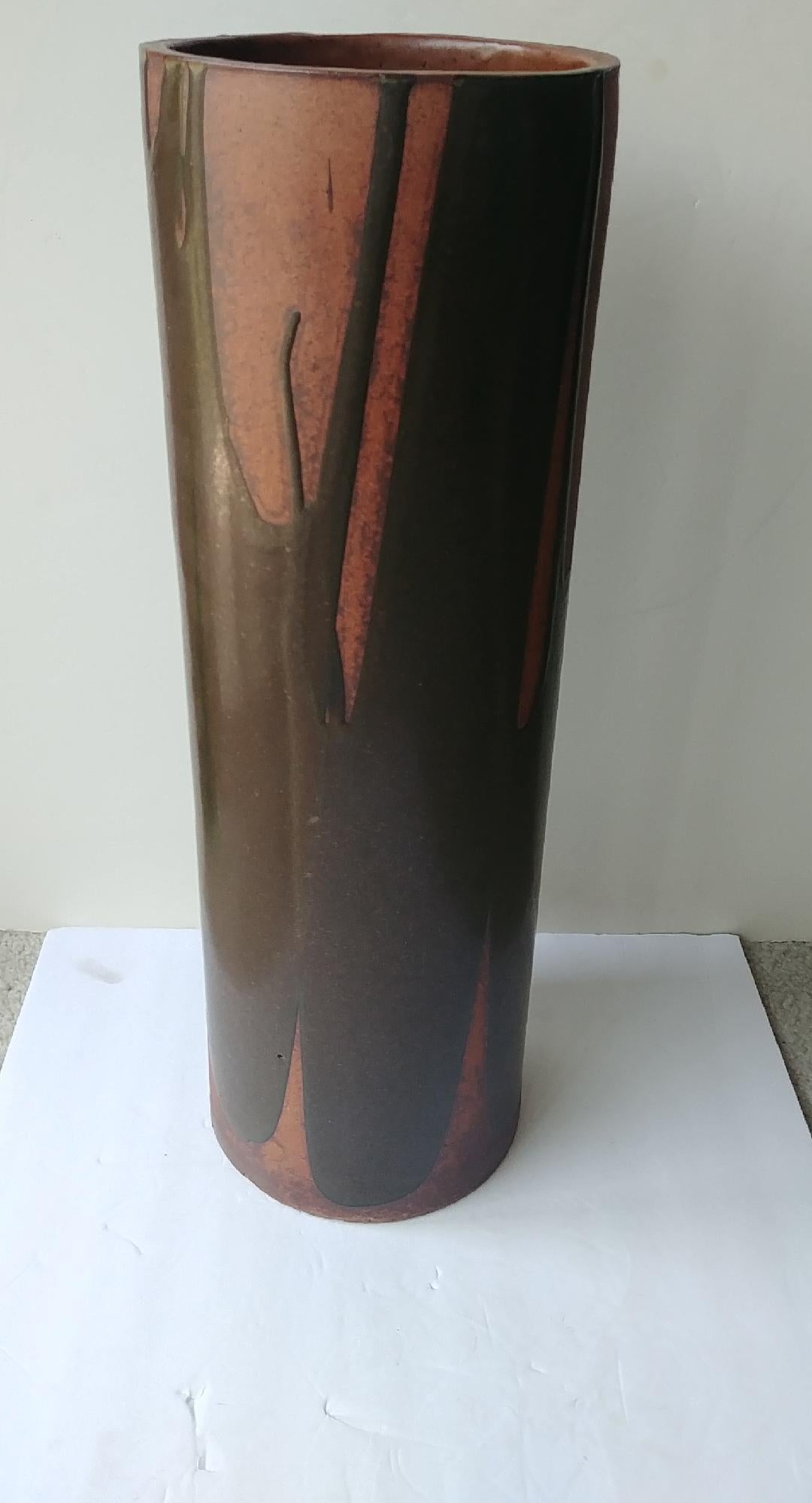 Great and rare David Cressey umbrella stand pro-artisan for Architectural Pottery. Could be use as large vase or tall planter, is a straight cylinder from top to bottom of 8 inches diameter.