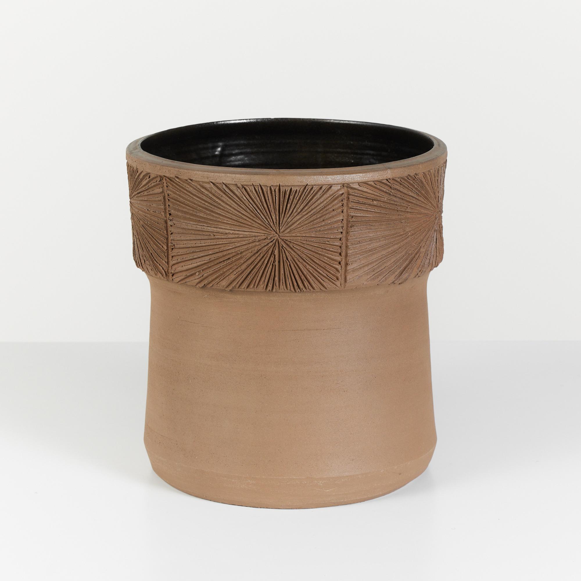 This stoneware planter, circa 1970s, USA, is a result of the collaboration between David Cressey & Robert Maxwell to create the line Earthgender. This hand thrown planter features a hand incised 