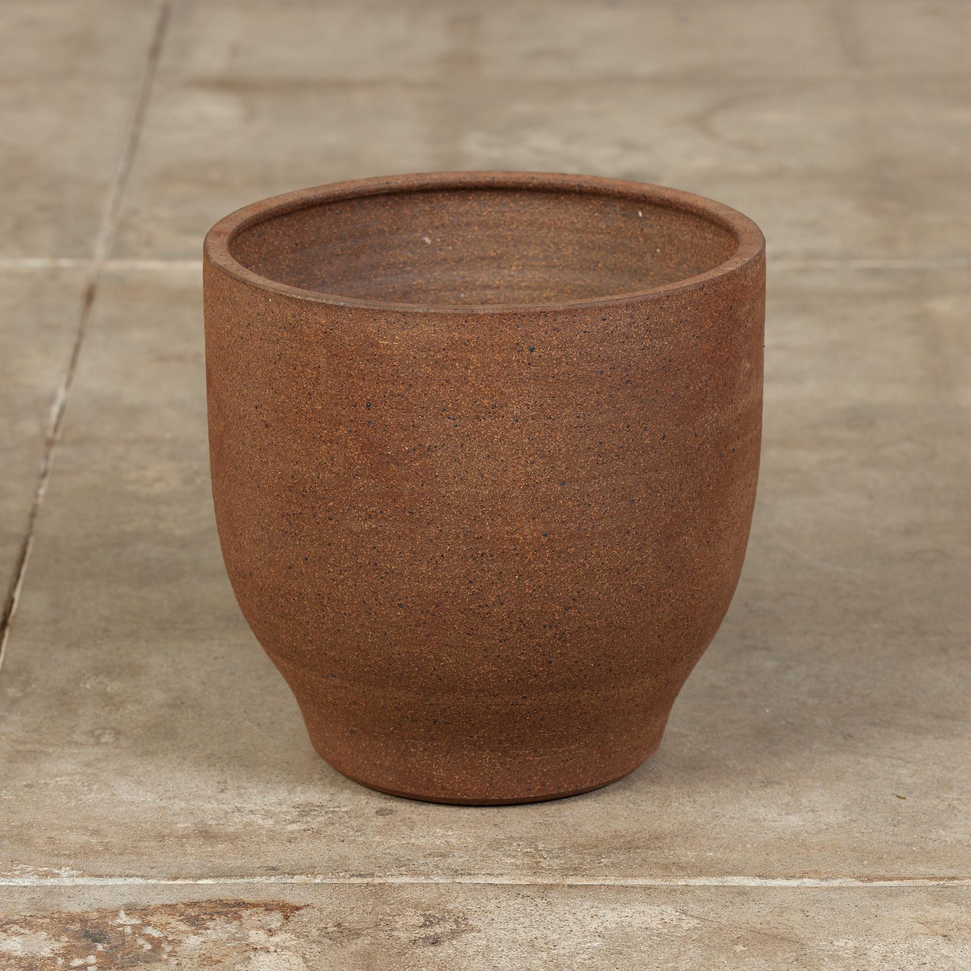 Stoneware planter, circa 1970s, USA, is a result of the collaboration between David Cressey & Robert Maxwell to create the line Earthgender. This hand thrown planter features an unglazed stoneware interior and exterior. 

Dimensions
9.75