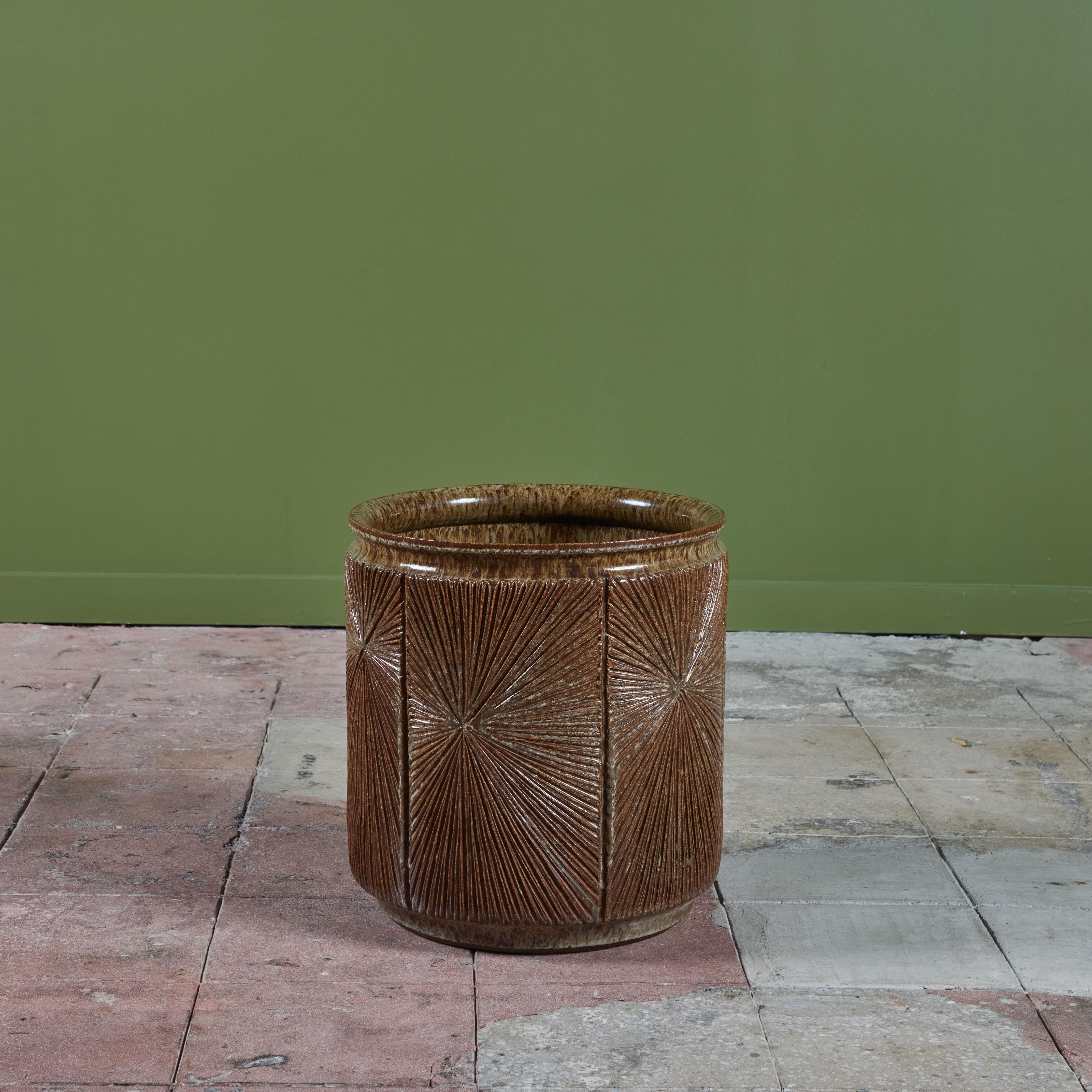 David Cressey & Robert Maxwell for Earthgender “Sunburst” Planter Taupe Glaze In Excellent Condition For Sale In Los Angeles, CA