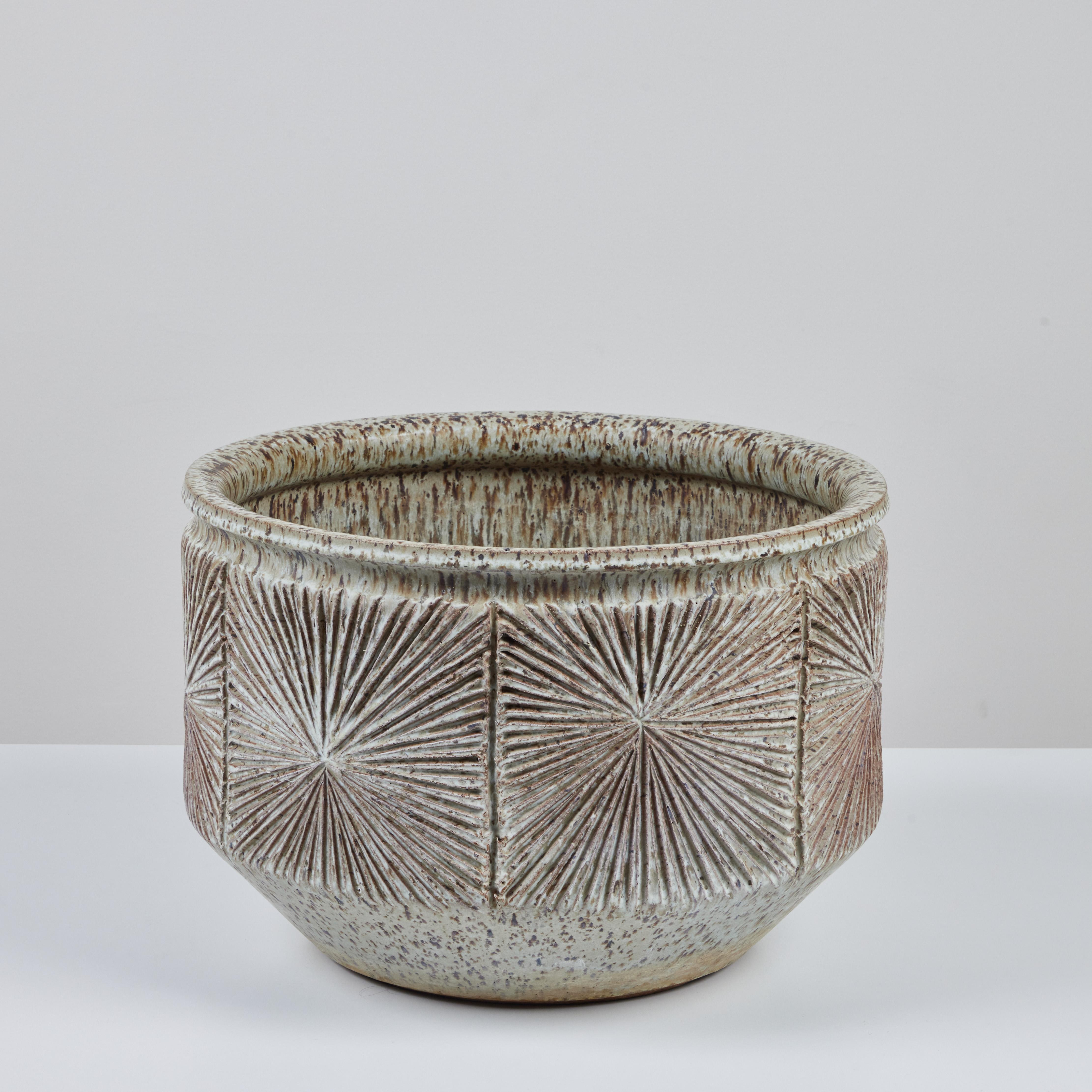 David Cressey & Robert Maxwell Speckle “Sunburst” Bowl Planter for Earthgender In Excellent Condition For Sale In Los Angeles, CA