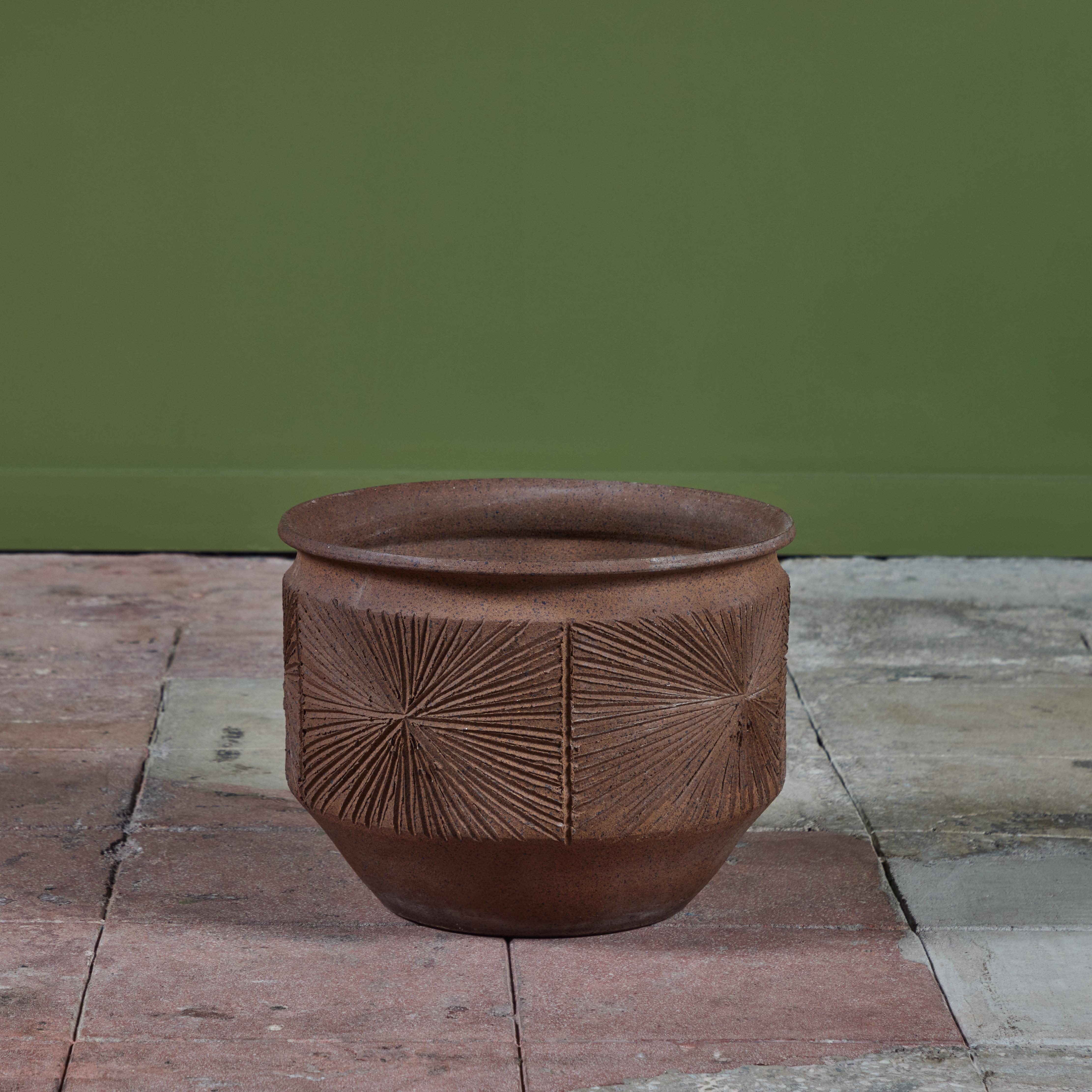 David Cressey & Robert Maxwell Stoneware “Sunburst” Bowl Planter for Earthgender In Excellent Condition For Sale In Los Angeles, CA