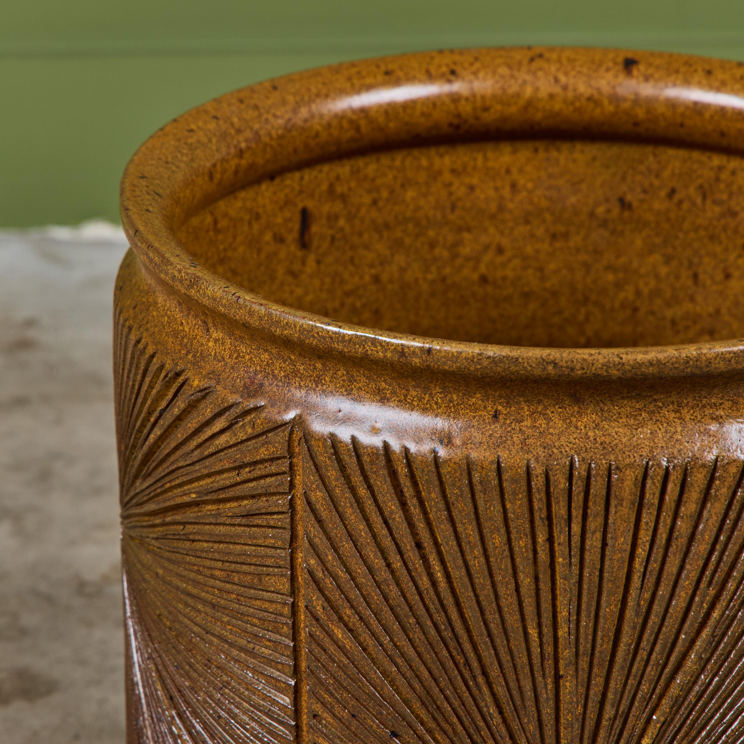David Cressey & Robert Maxwell “Sunburst” Ochre Planter for Earthgender en vente 2