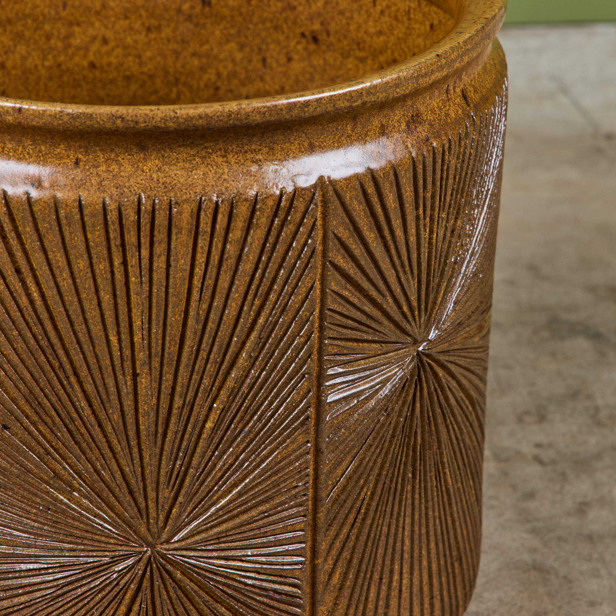 David Cressey & Robert Maxwell “Sunburst” Ochre Planter for Earthgender en vente 3