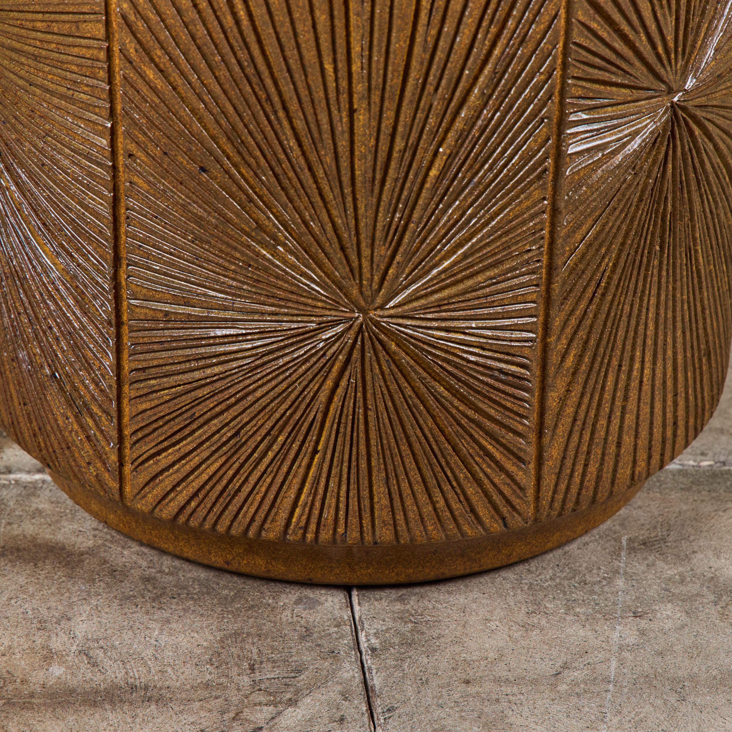 David Cressey & Robert Maxwell “Sunburst” Ochre Planter for Earthgender en vente 4