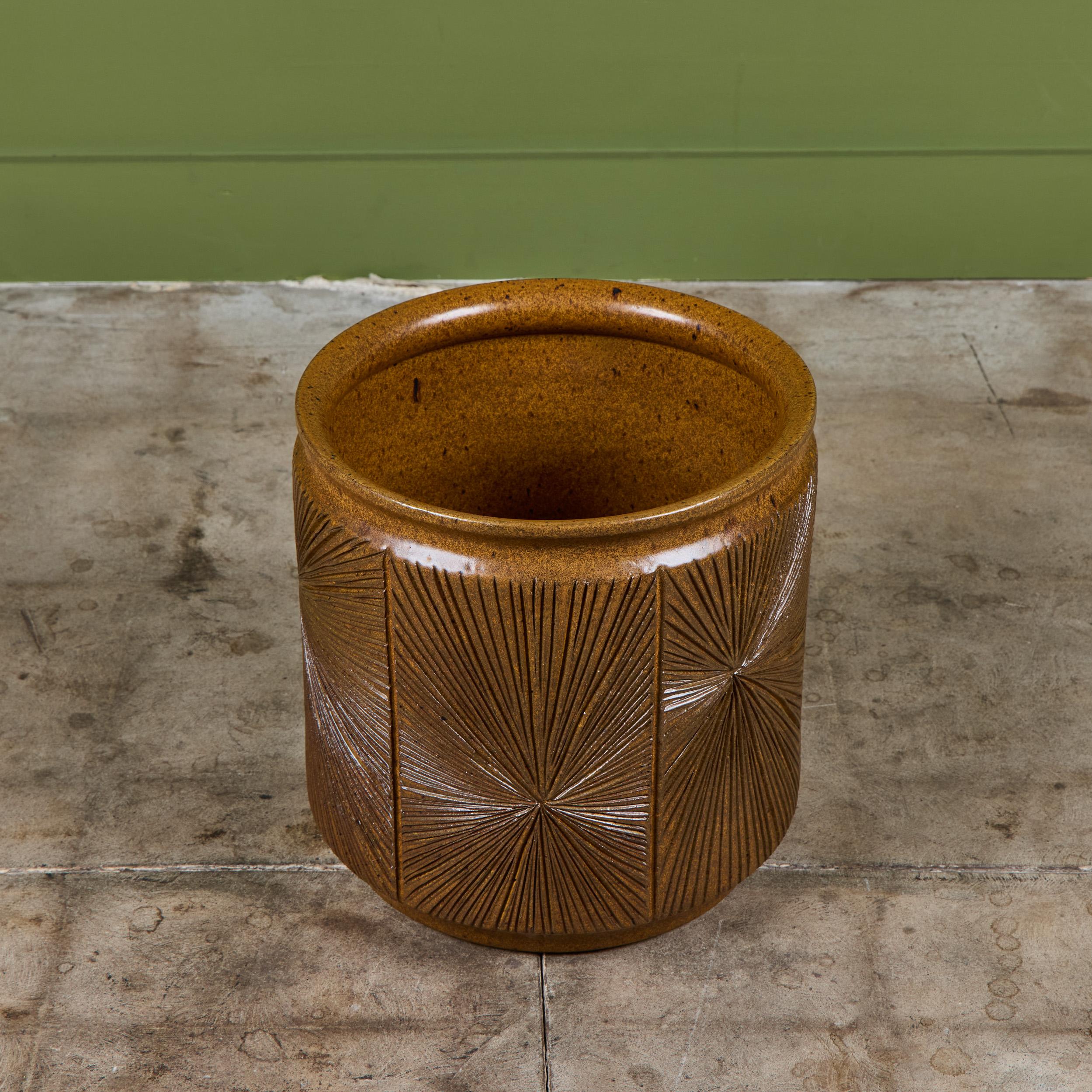20ième siècle David Cressey & Robert Maxwell “Sunburst” Ochre Planter for Earthgender en vente