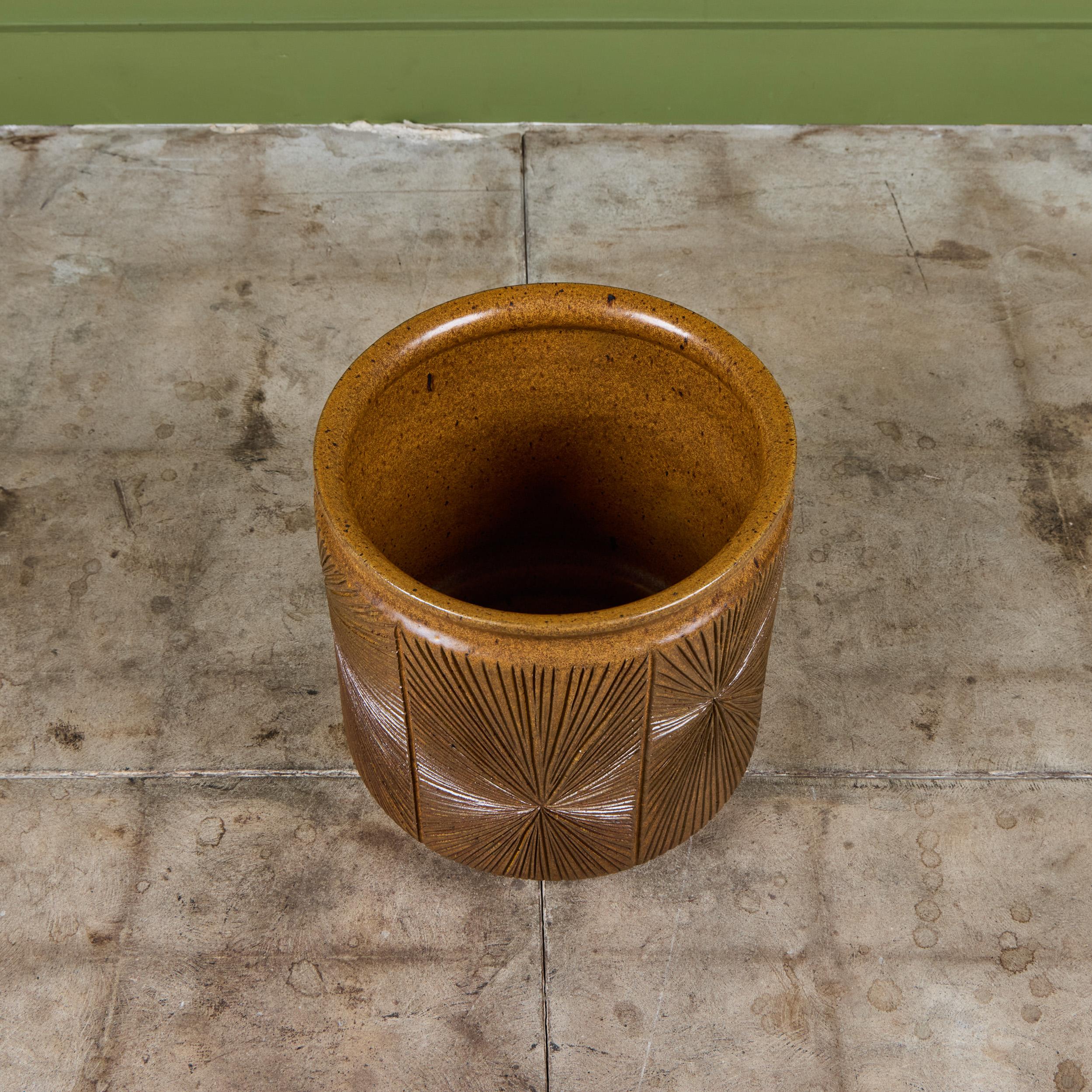 Grès David Cressey & Robert Maxwell “Sunburst” Ochre Planter for Earthgender en vente